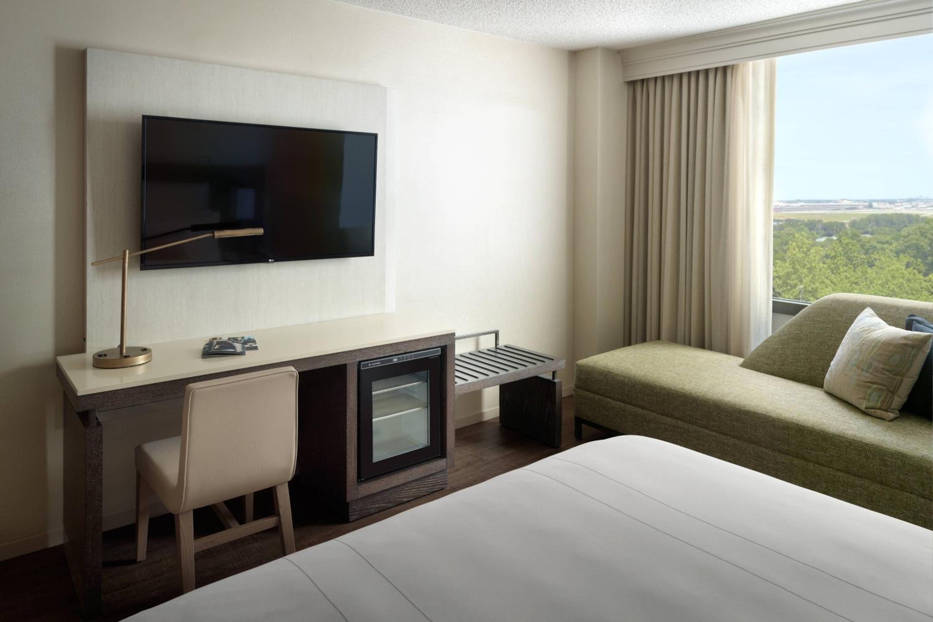 Guest Room with King Bed - Photo 3