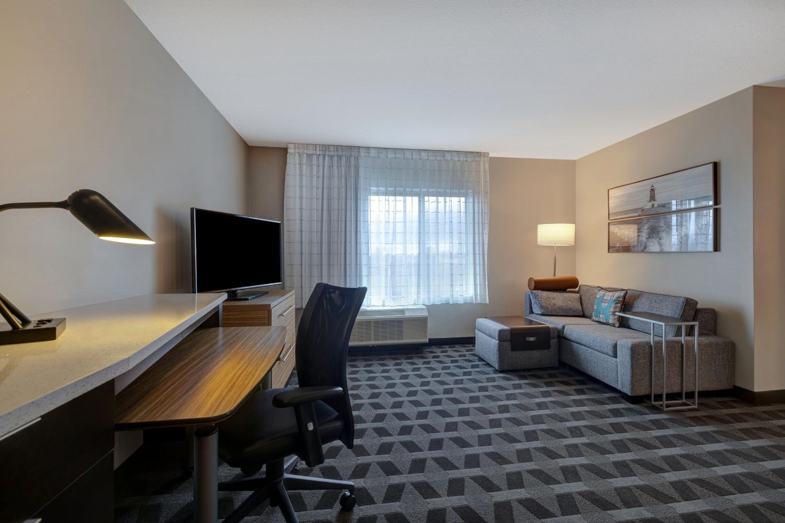 One-Bedroom Queen Suite with Sofa Bed - Photo 7