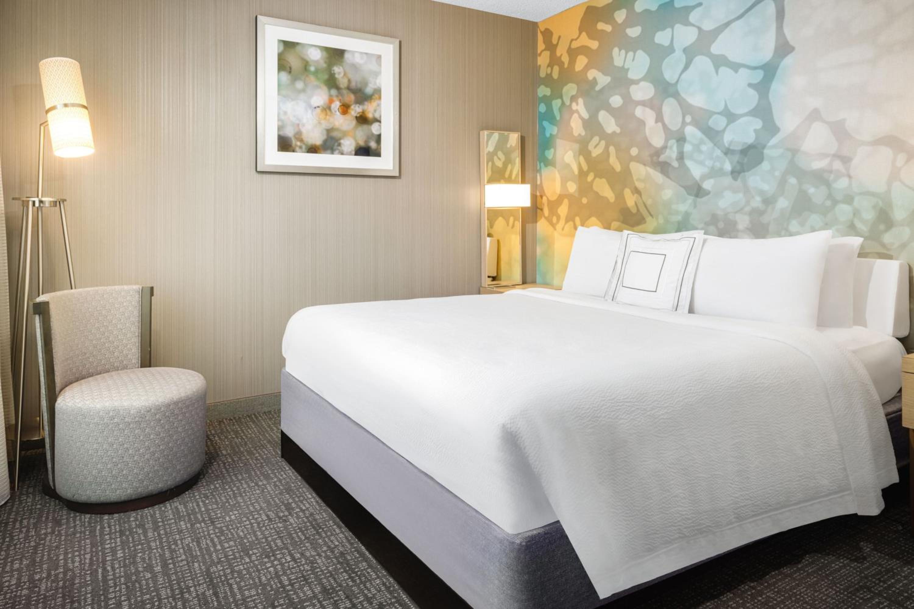 One-Bedroom King Suite with Sofa Bed - Photo 4