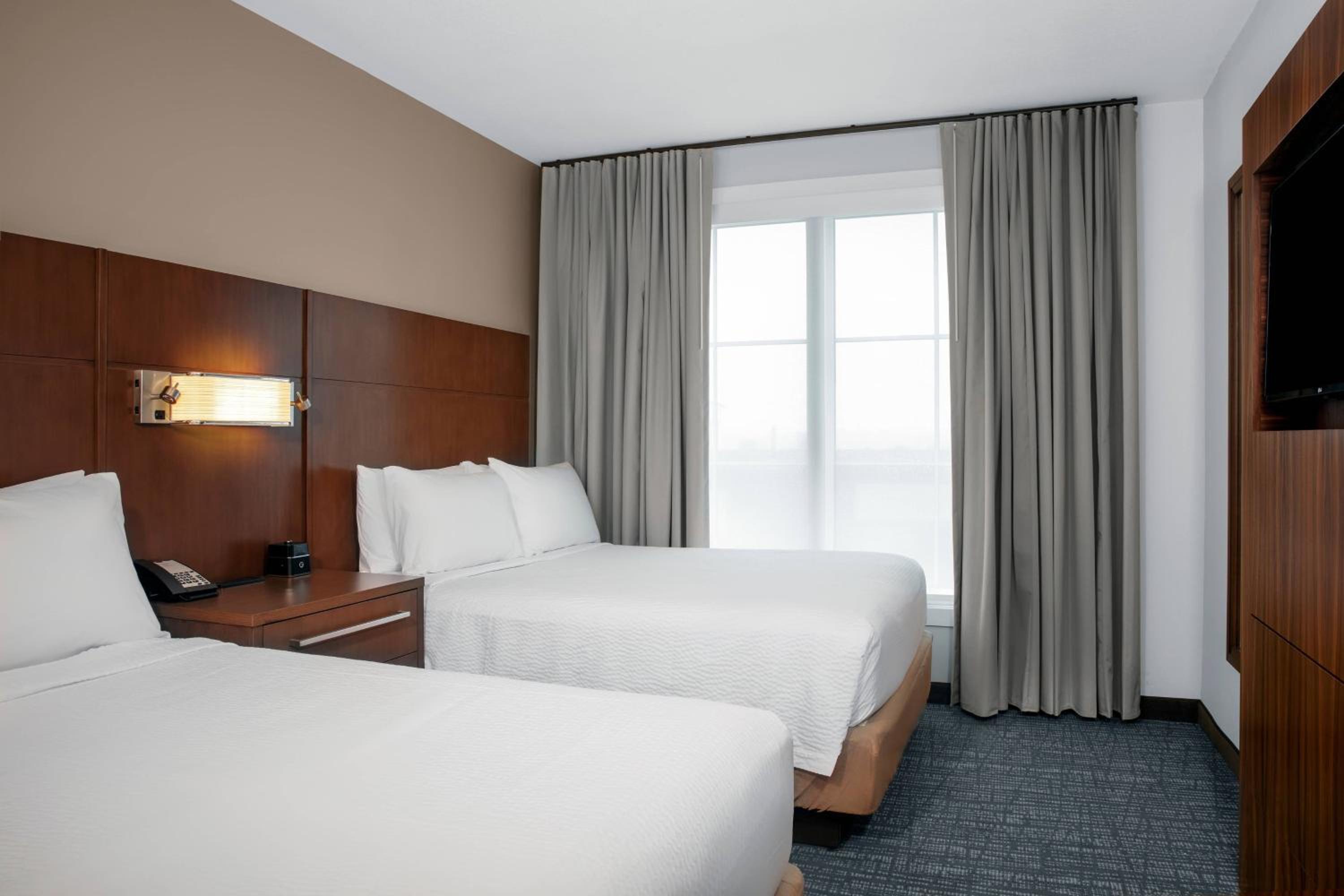 1 Bedroom Suite, 2 Queen - Photo 2