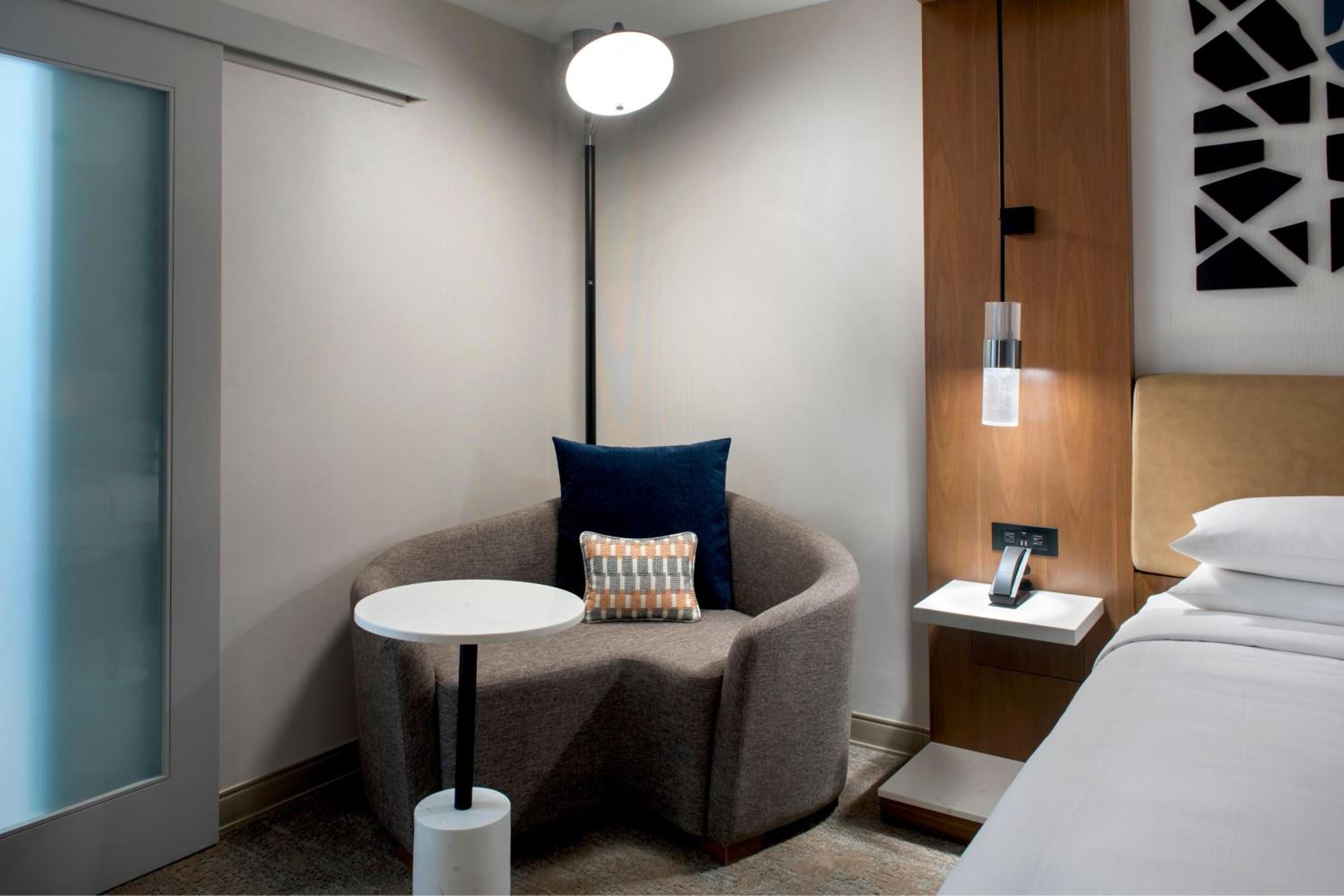King Room with City View - Photo 8