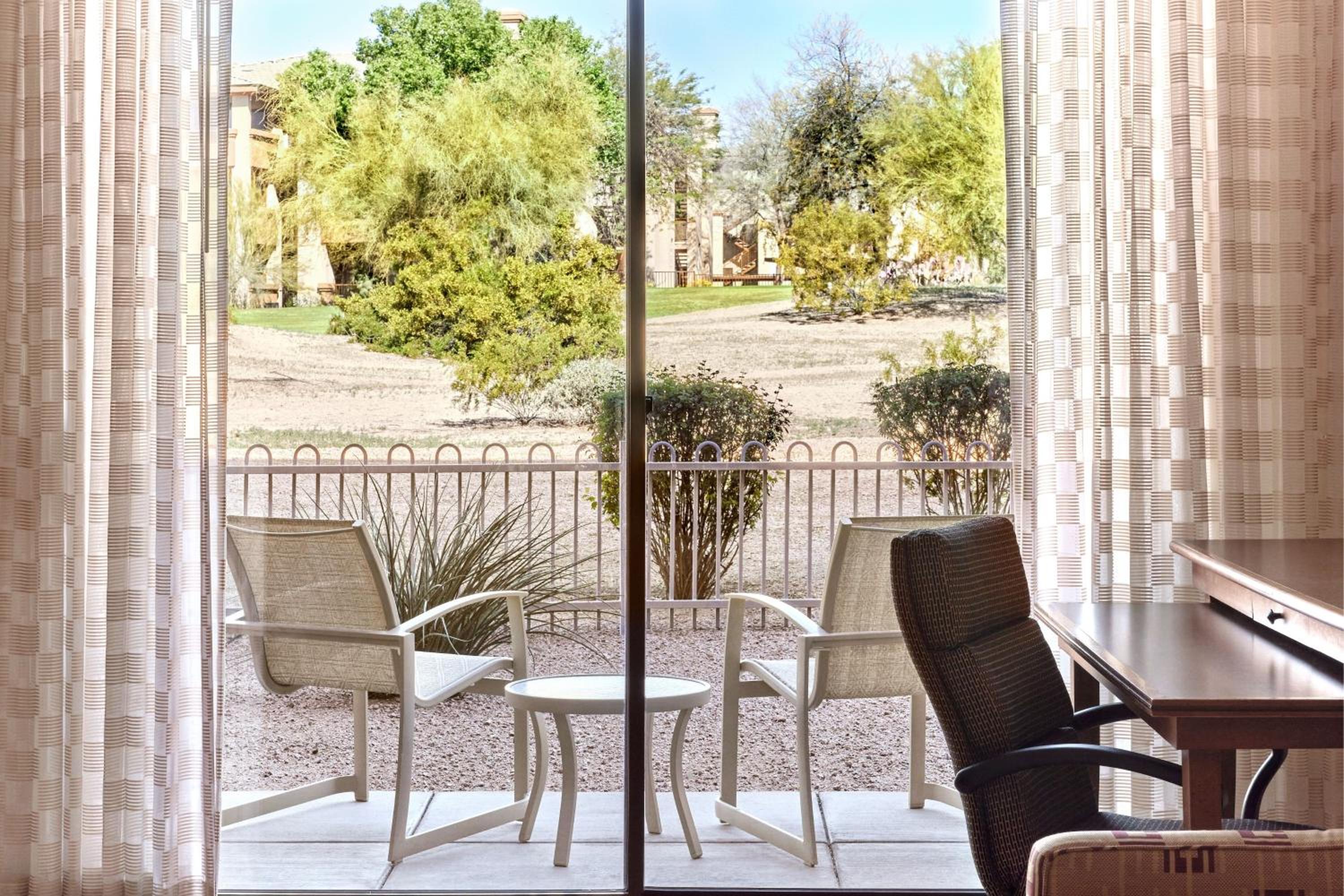 One-Bedroom 2 Double Bed Suite with View and Balcony - Photo 2