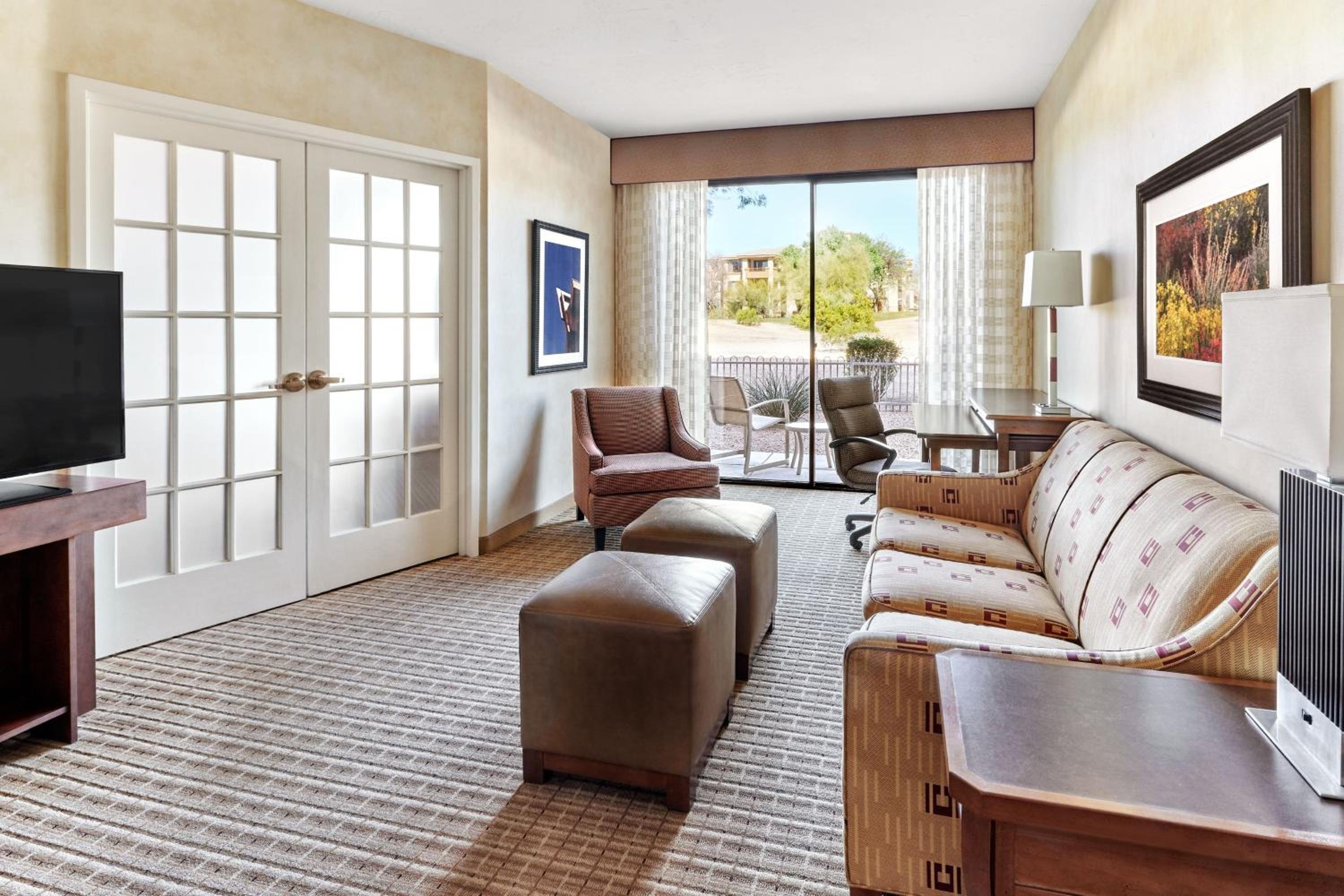 One-Bedroom 2 Double Bed Suite with View and Balcony - Photo 5