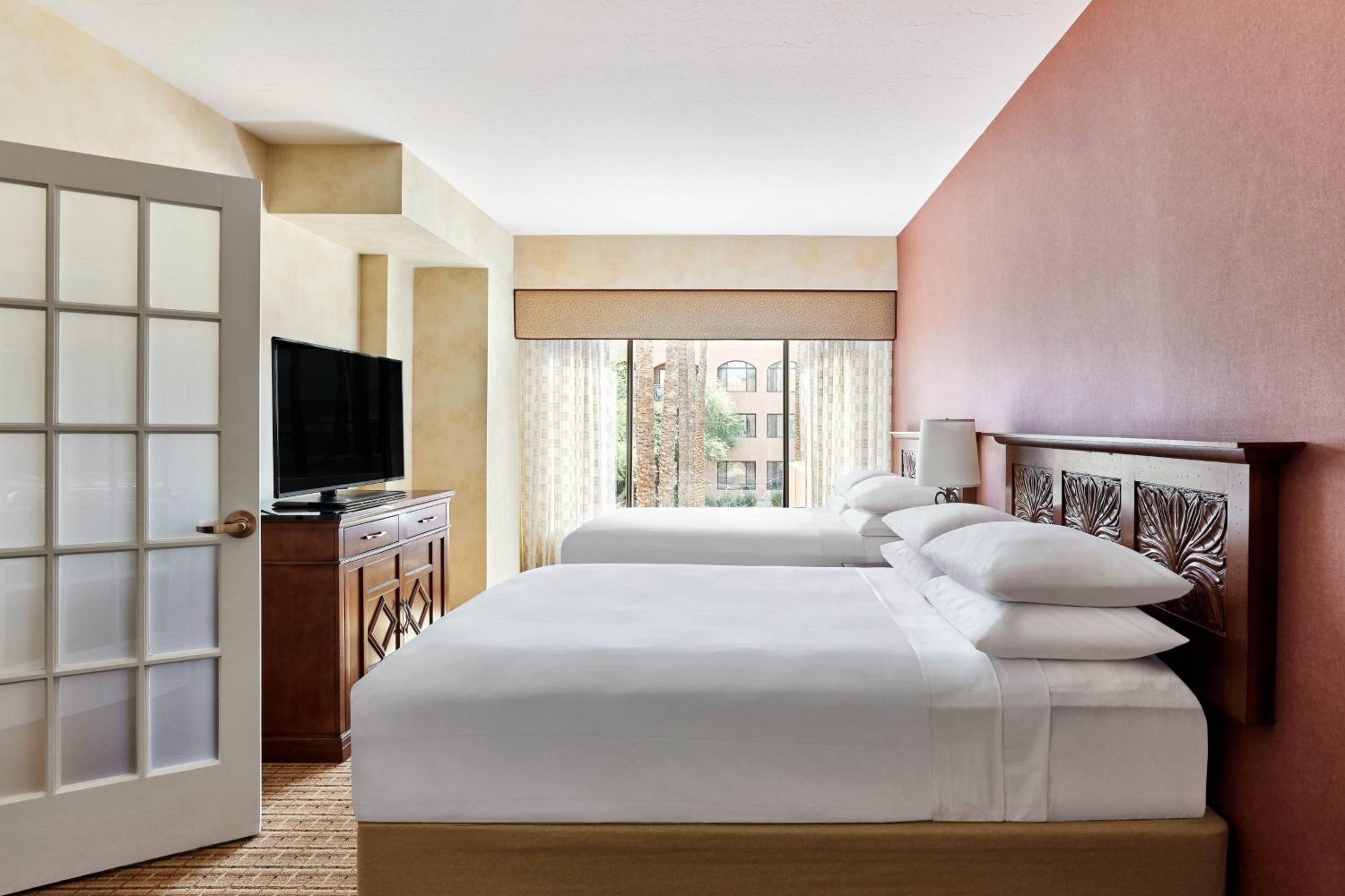 One-Bedroom 2 Double Bed Suite with Balcony or Patio - Photo 1