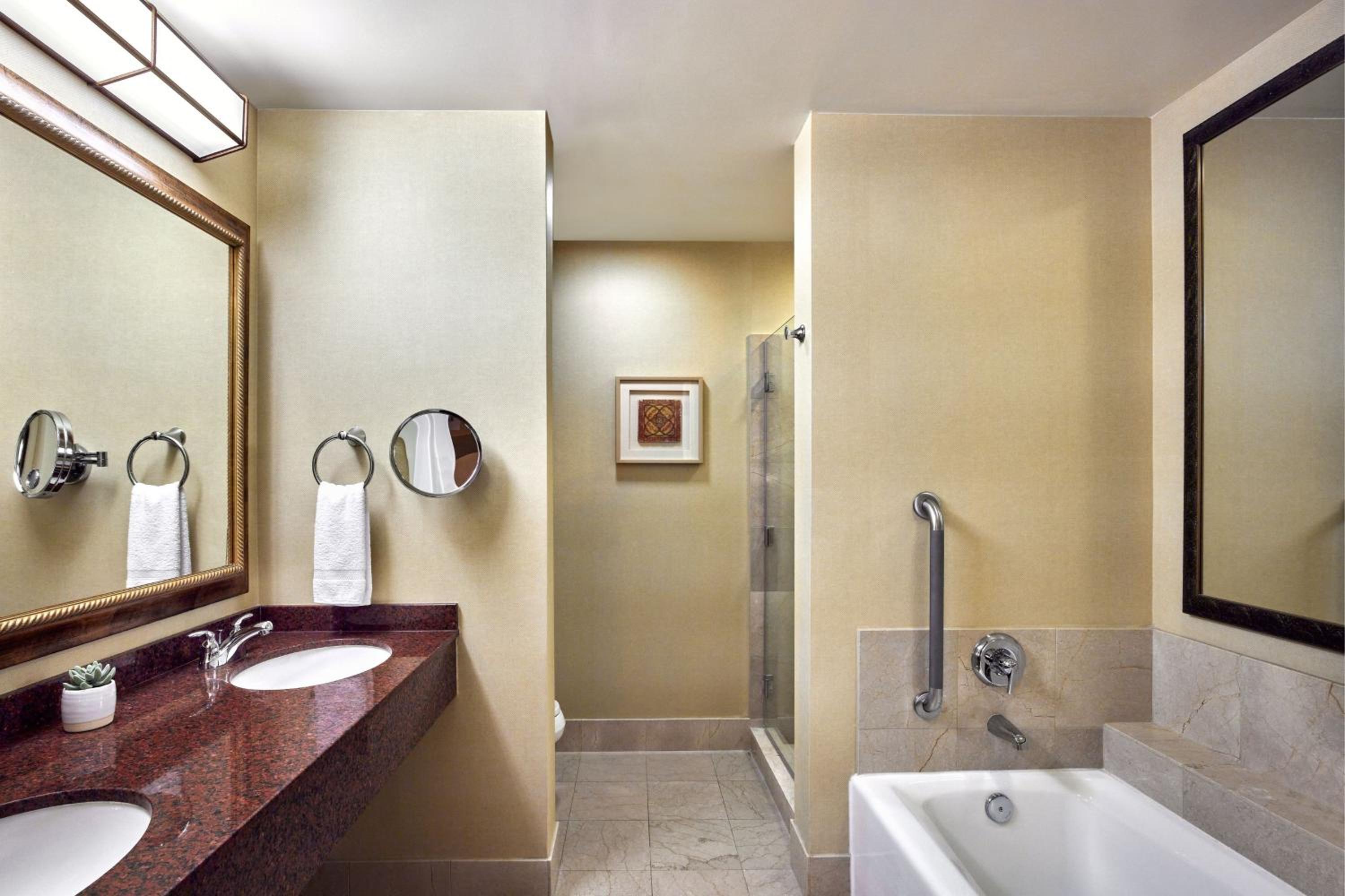 One-Bedroom King Suite  - Photo 2