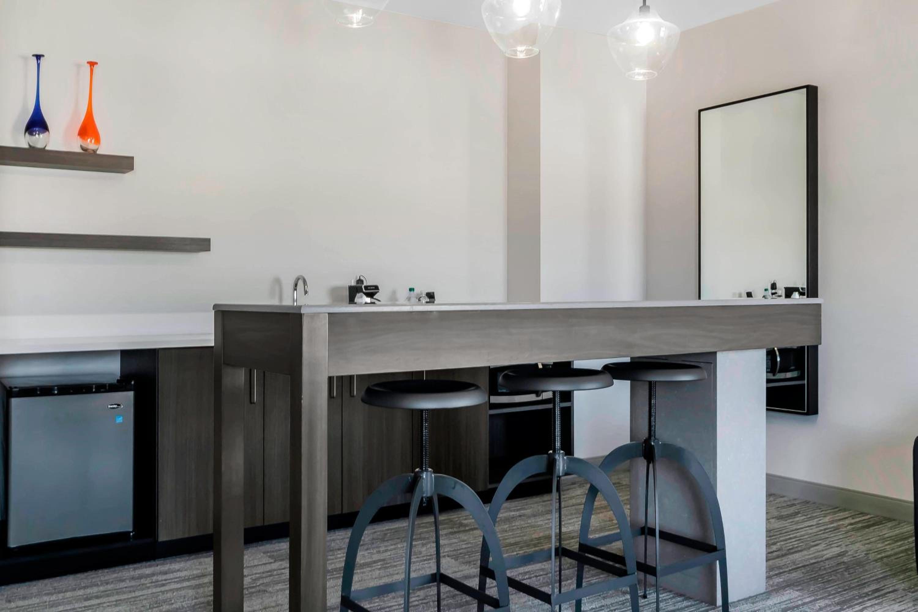 Aloft, 1 Bedroom Suite, King photo 2