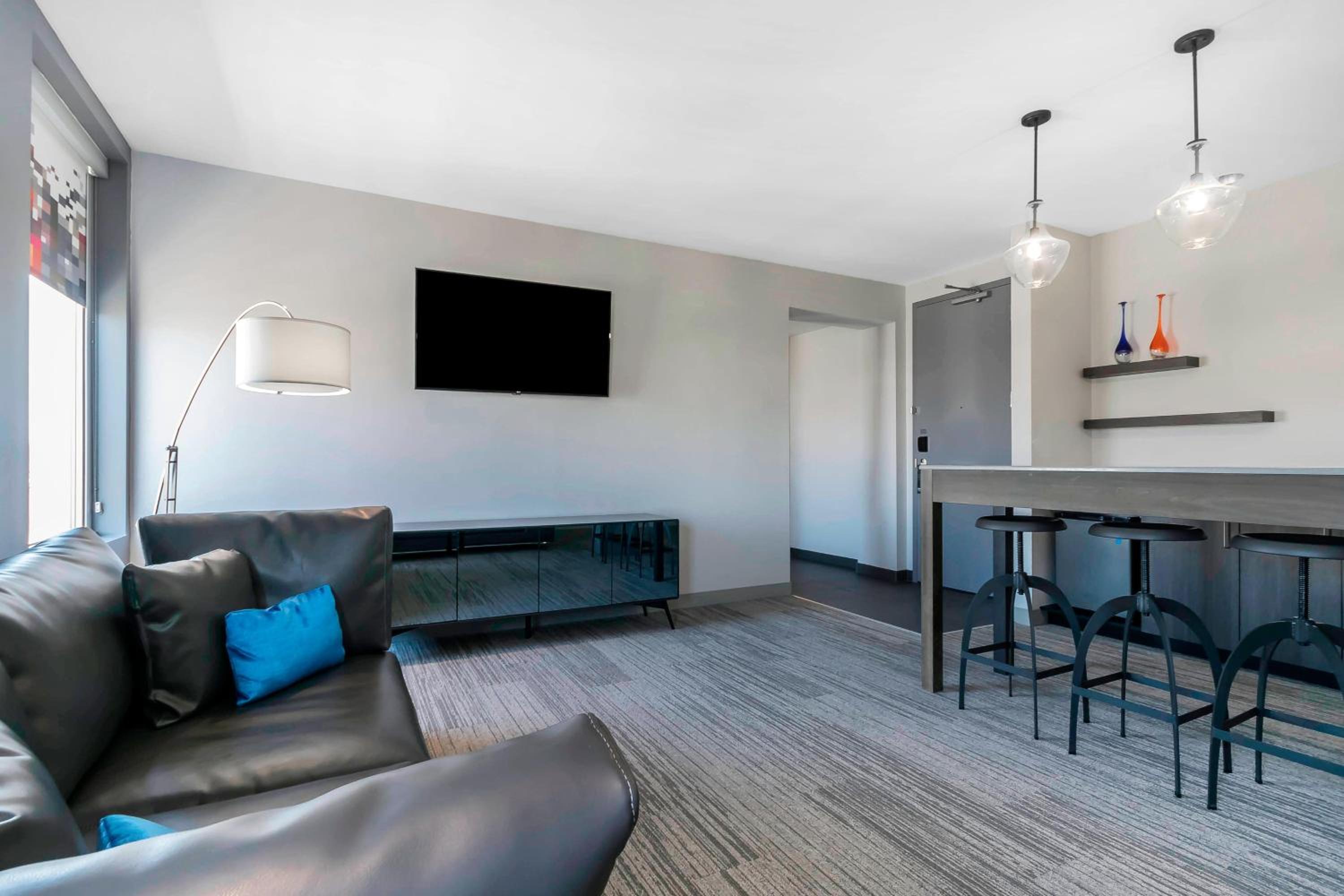Aloft, 1 Bedroom Suite, King at Aloft Newport on the Levee in Newport