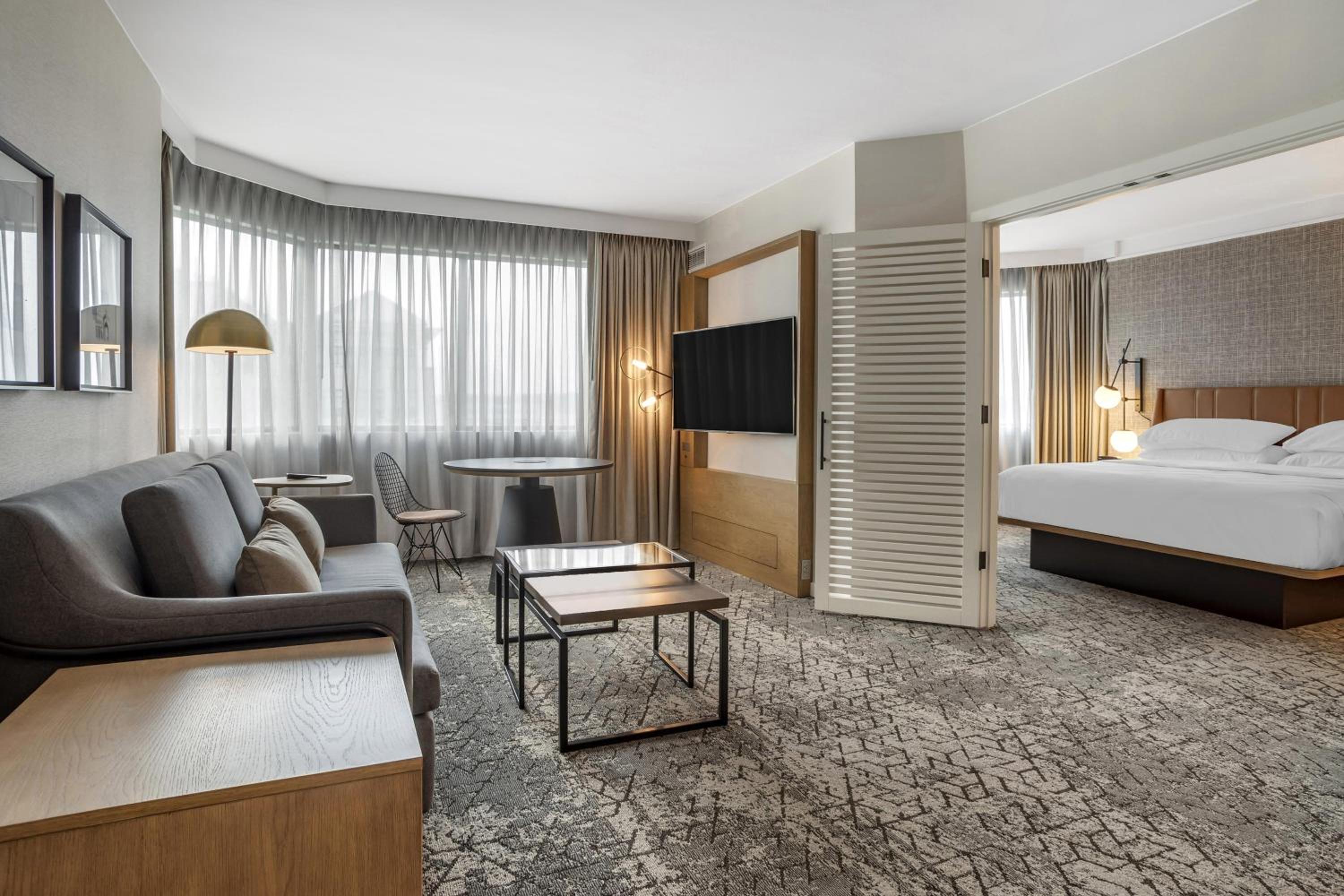 Suite, 1 King, Sofa bed - Photo 9