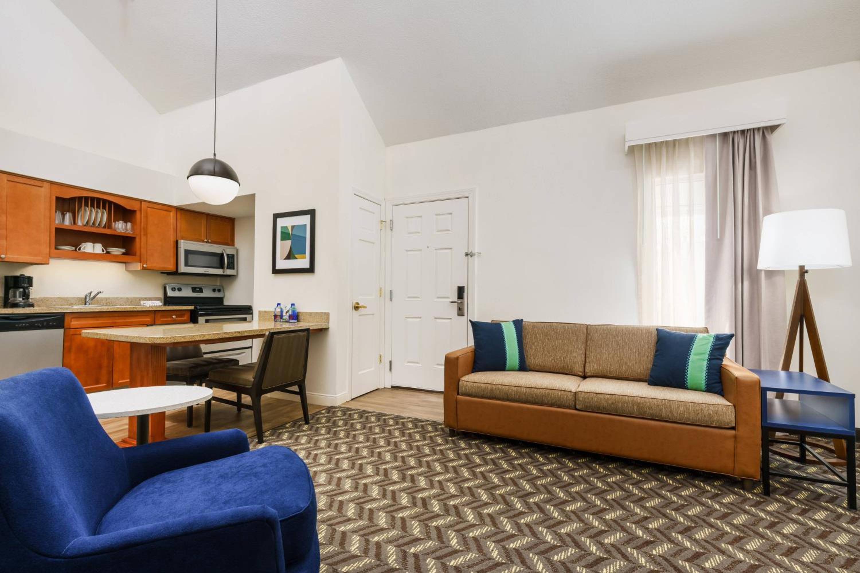 Two-Bedroom Suite - Photo 5