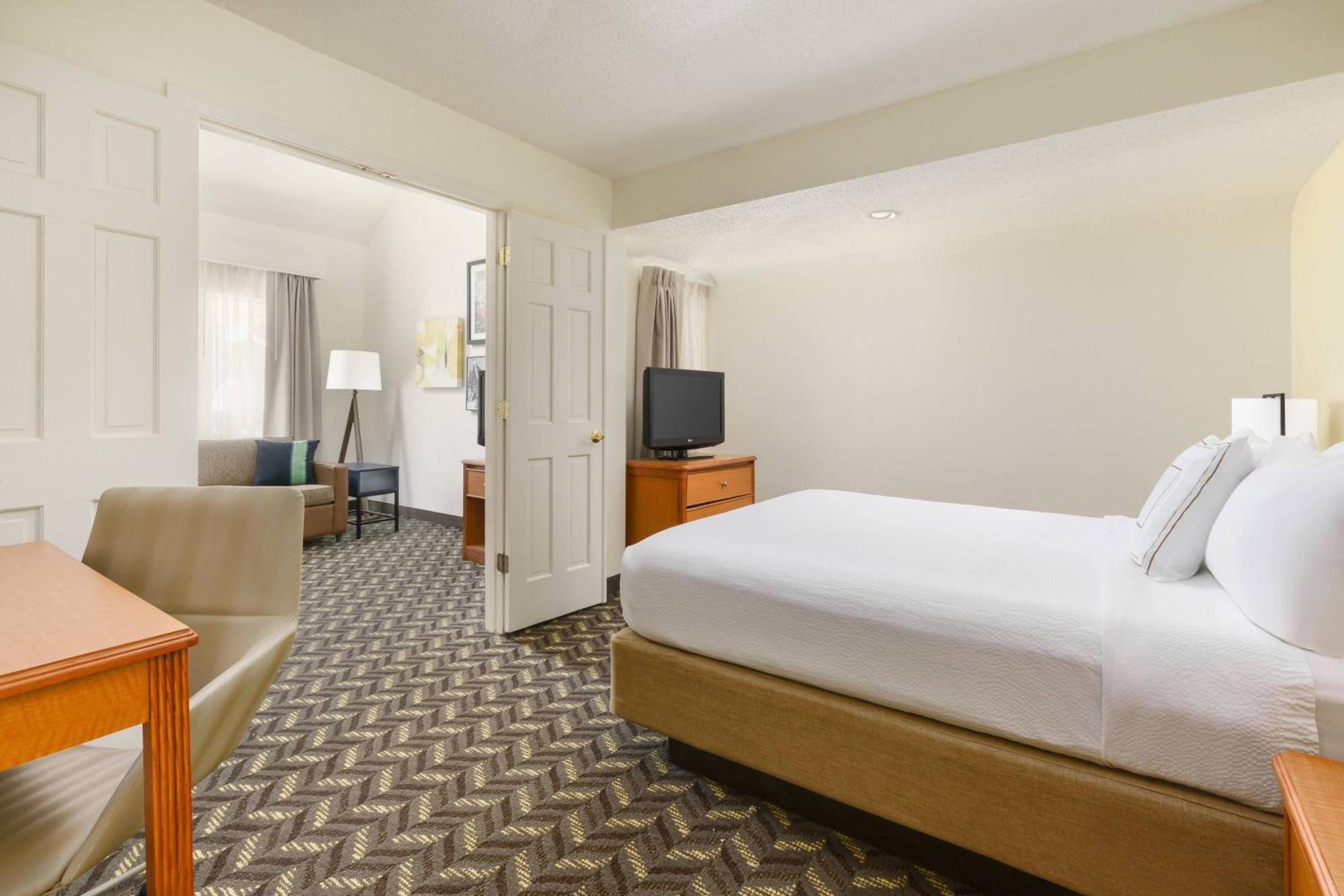 Two-Bedroom Suite - Photo 2