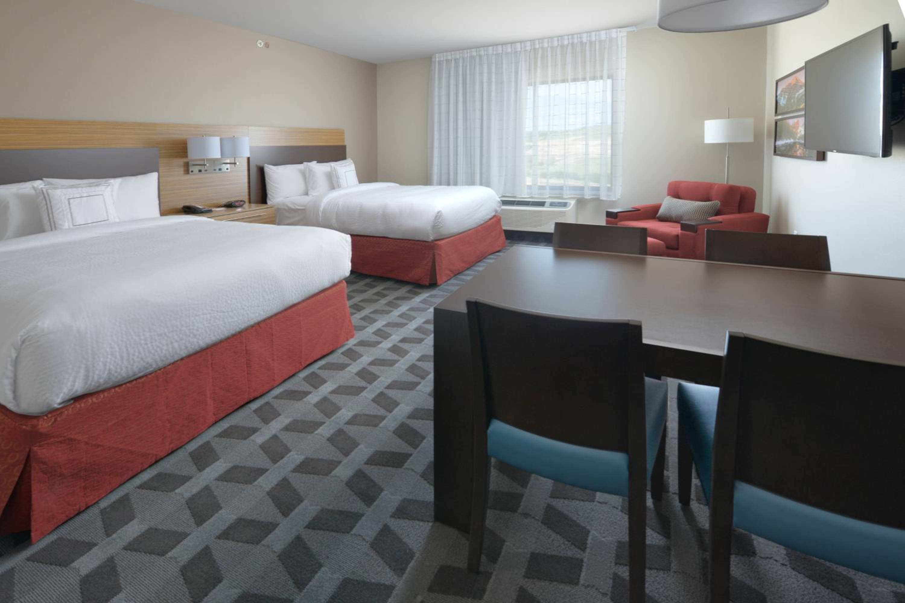 Studio with Two Queen Beds - Hearing Accessible