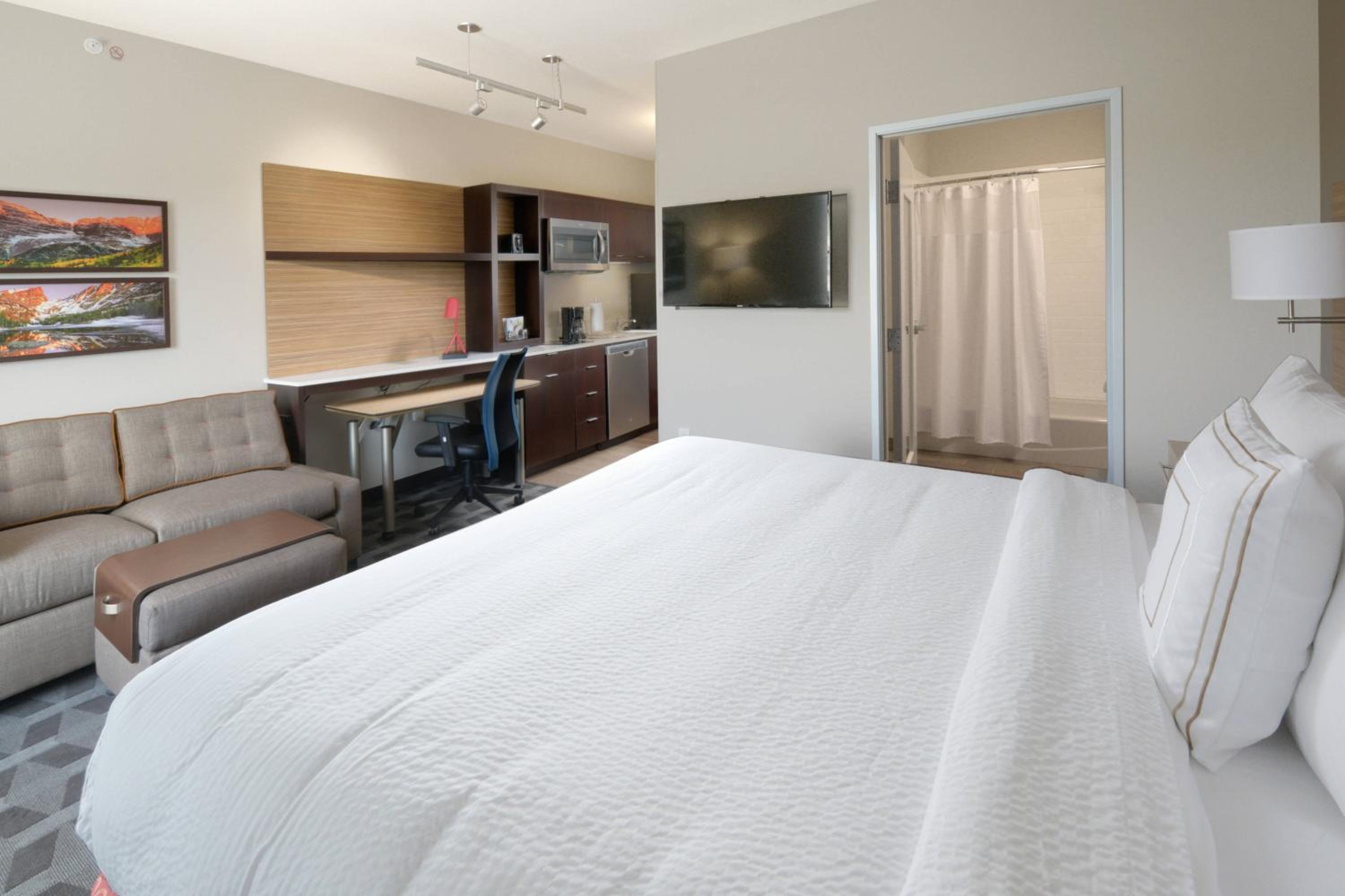 King Studio with Sofa Bed - Hearing Accessible