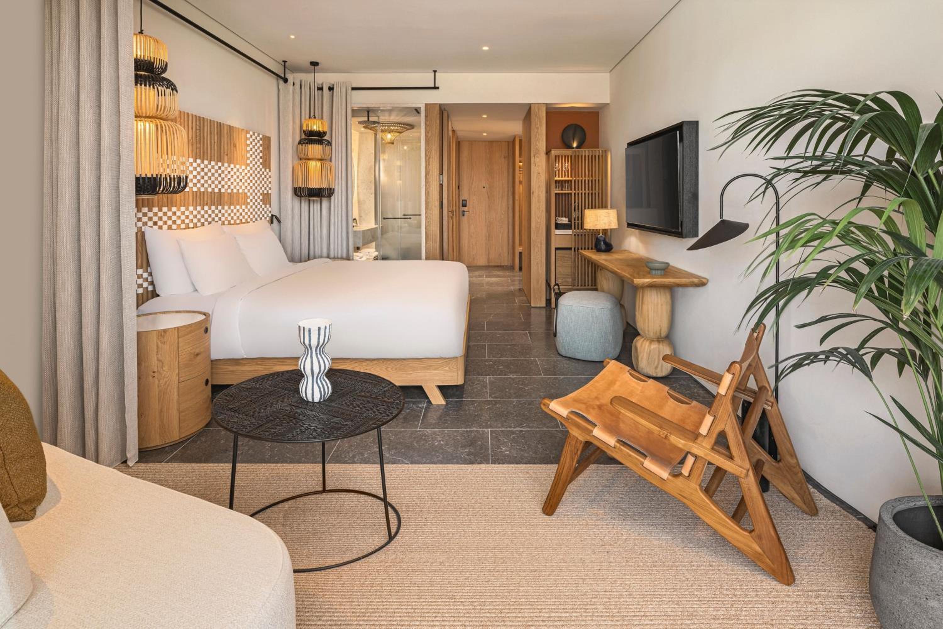 Superior Panorama, Guest room, 1 King, Sofa bed, Sea view - Photo 2