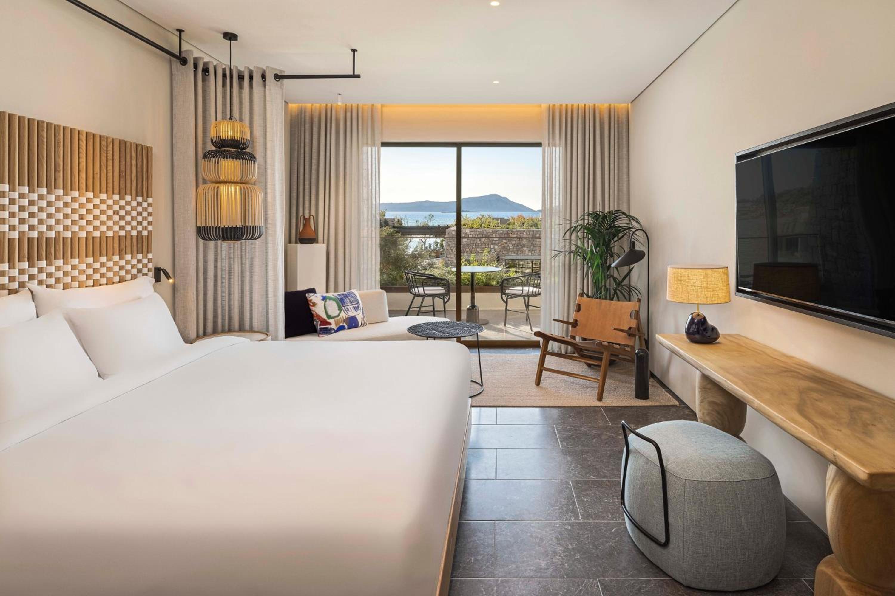 Deluxe Bay, Guest room, 1 King, Sofa bed, Partial Sea View - Photo 1