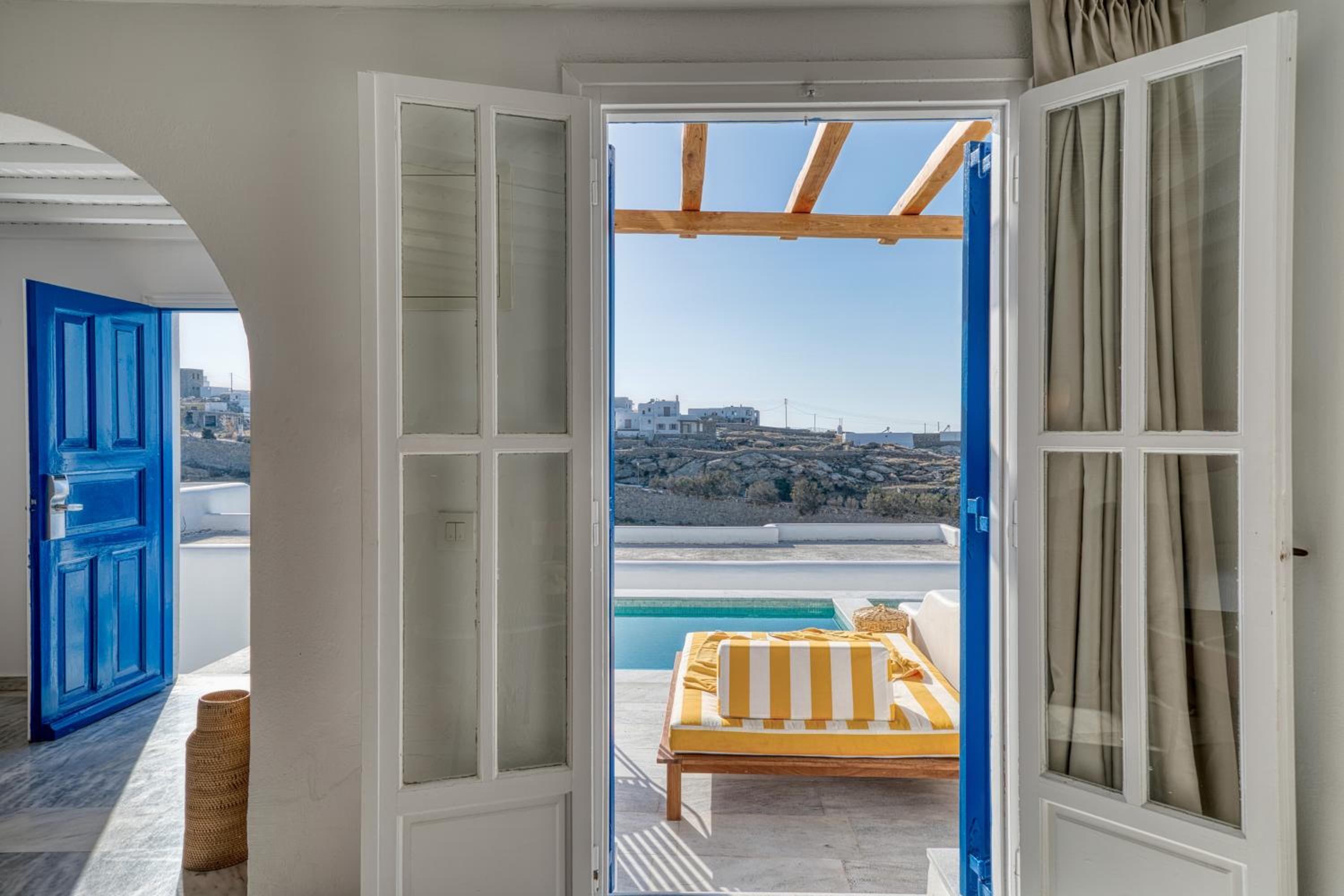 Junior Suite with Private Pool - Photo 3