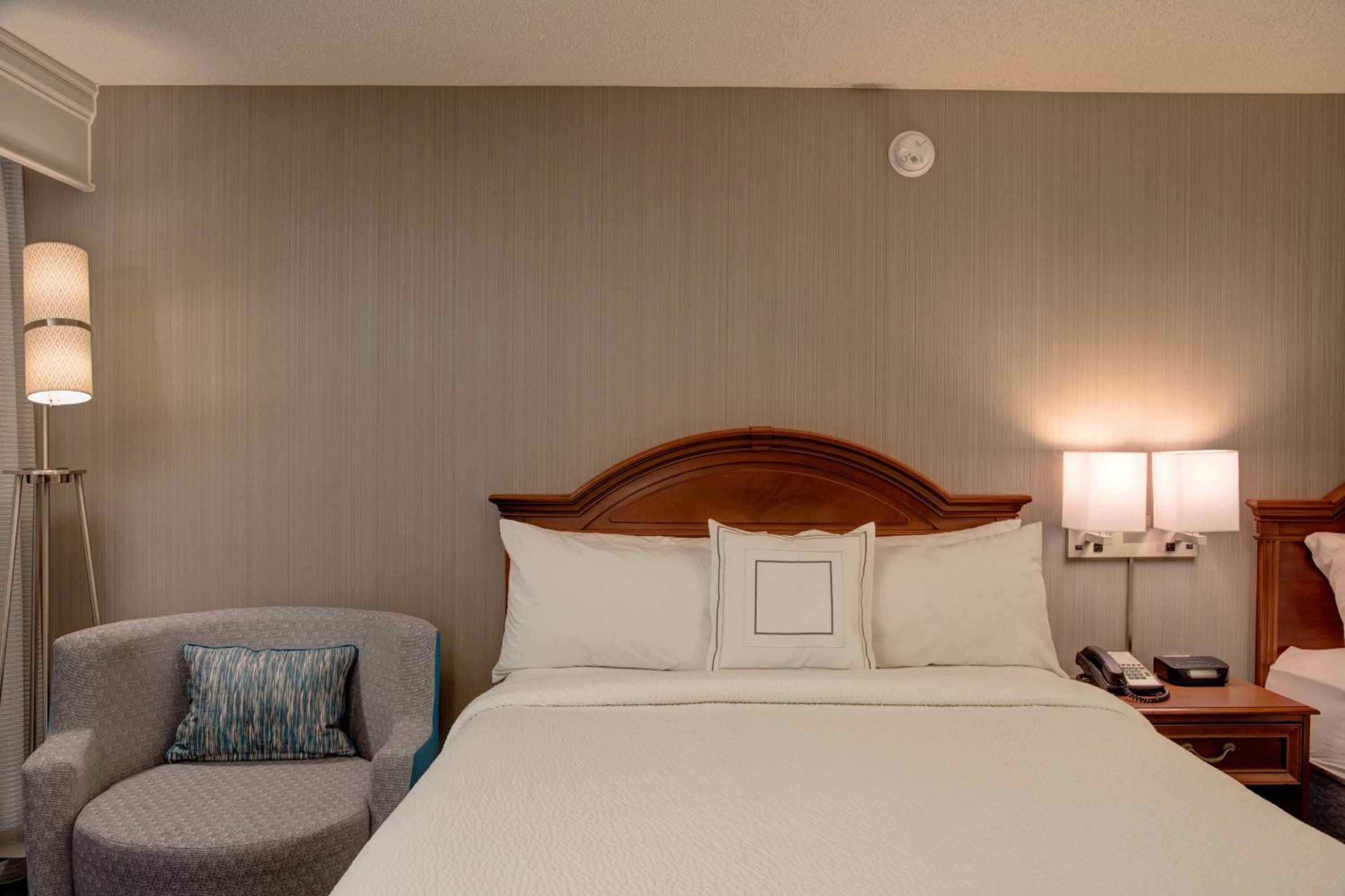 Queen Room with Two Queen Beds - Hearing Accessible - Photo 4
