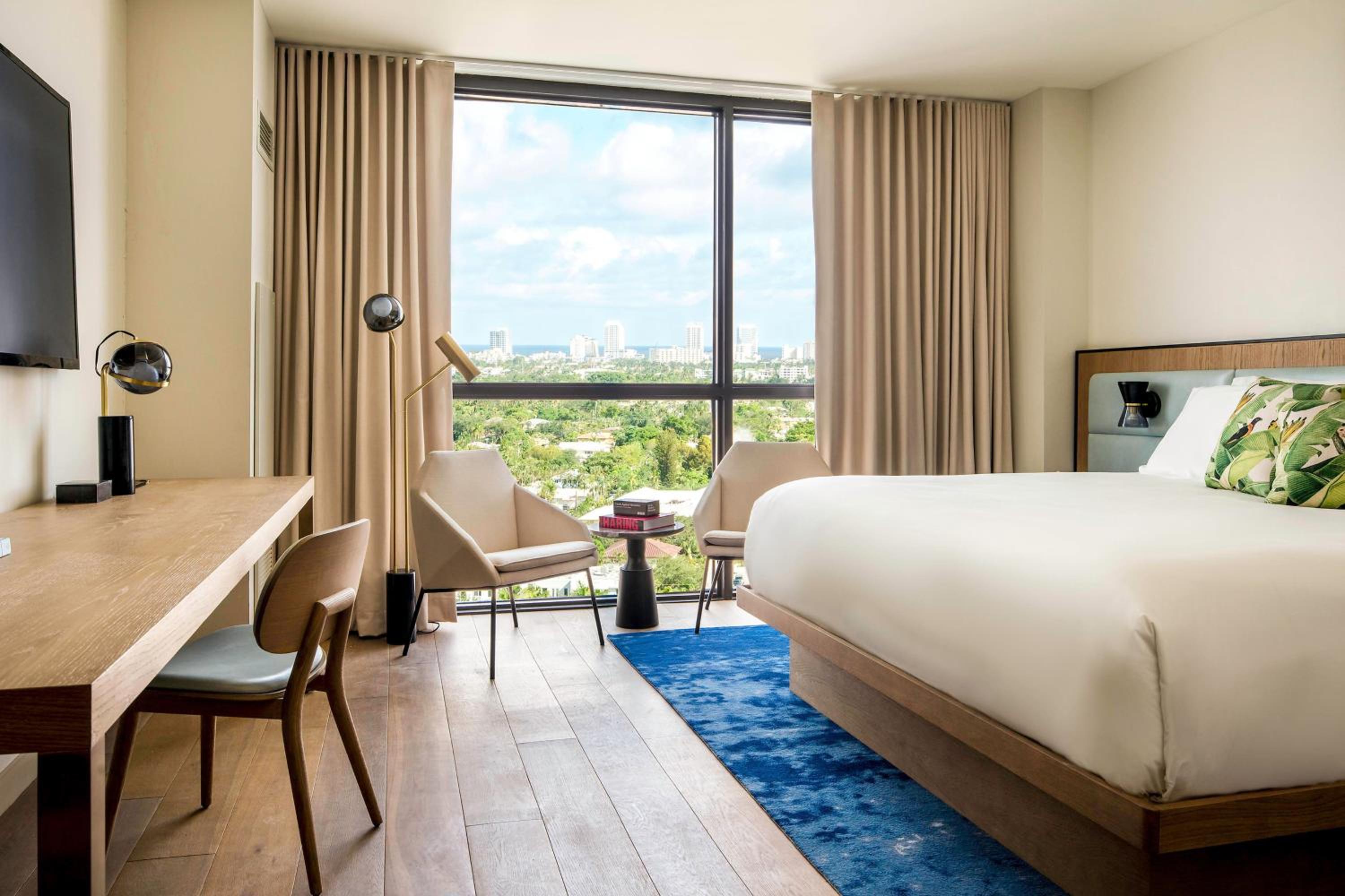 Traditional King Room with City View