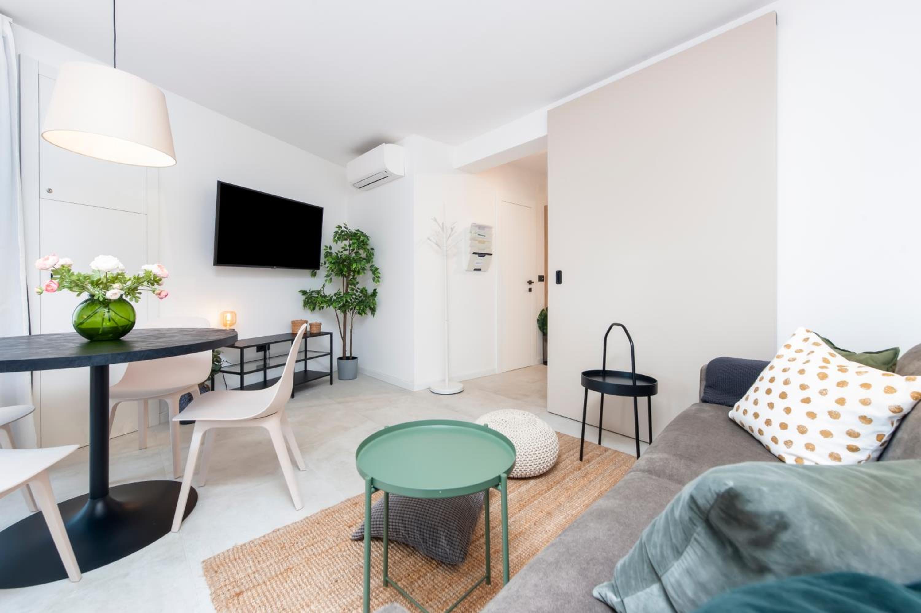 One-Bedroom Apartment - Photo 19