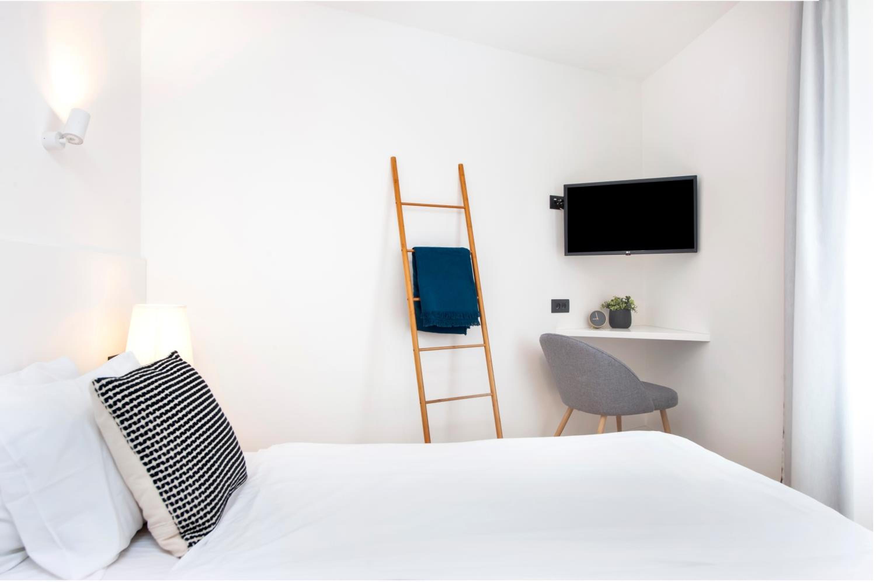 One-Bedroom Apartment - Photo 11