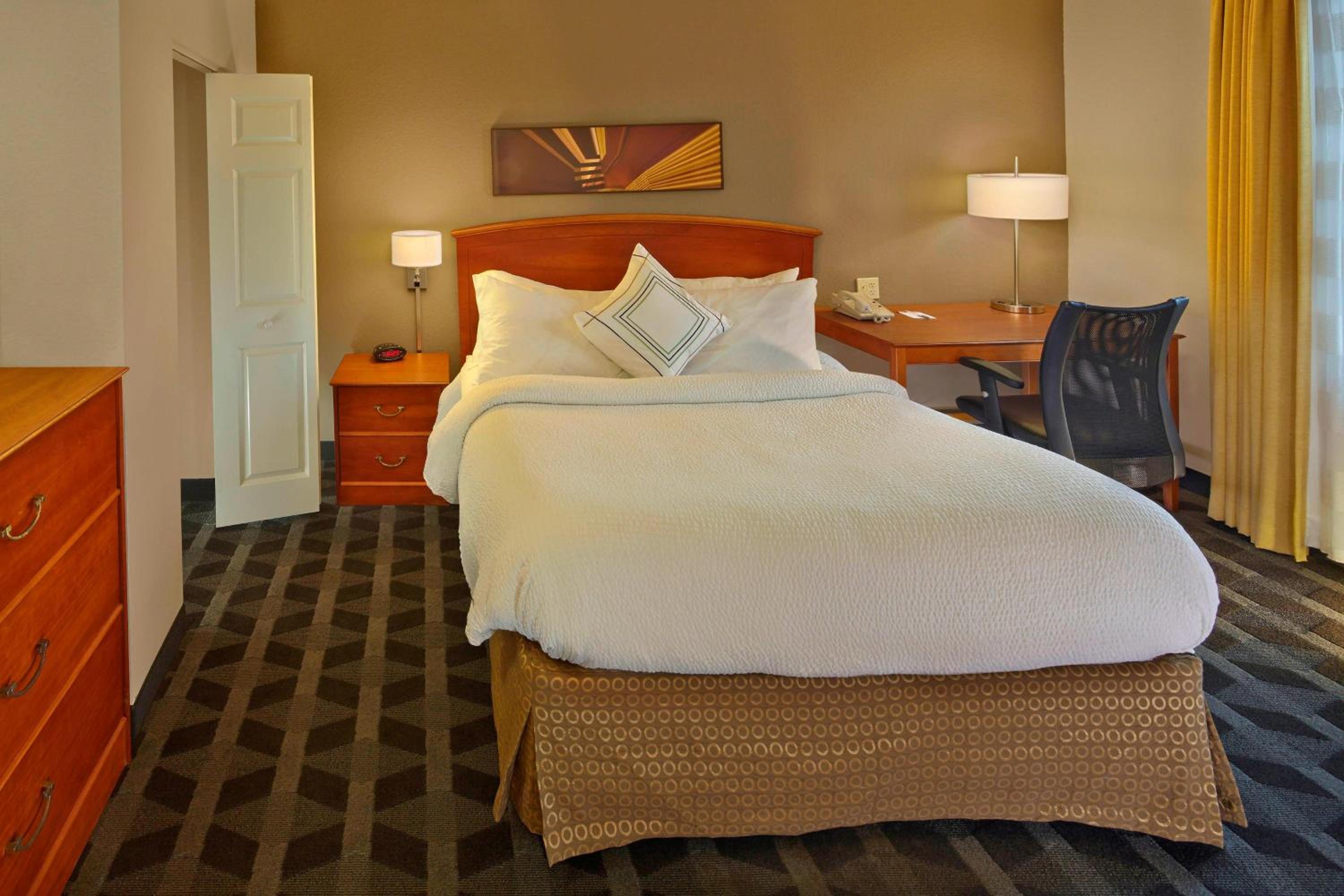 Two-Bedroom Suite - Photo 2