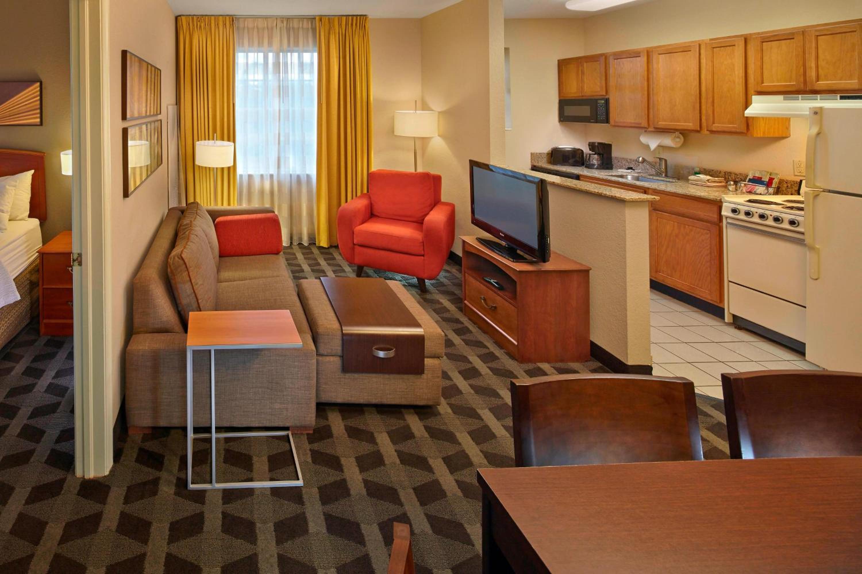 Two-Bedroom Suite - Photo 3