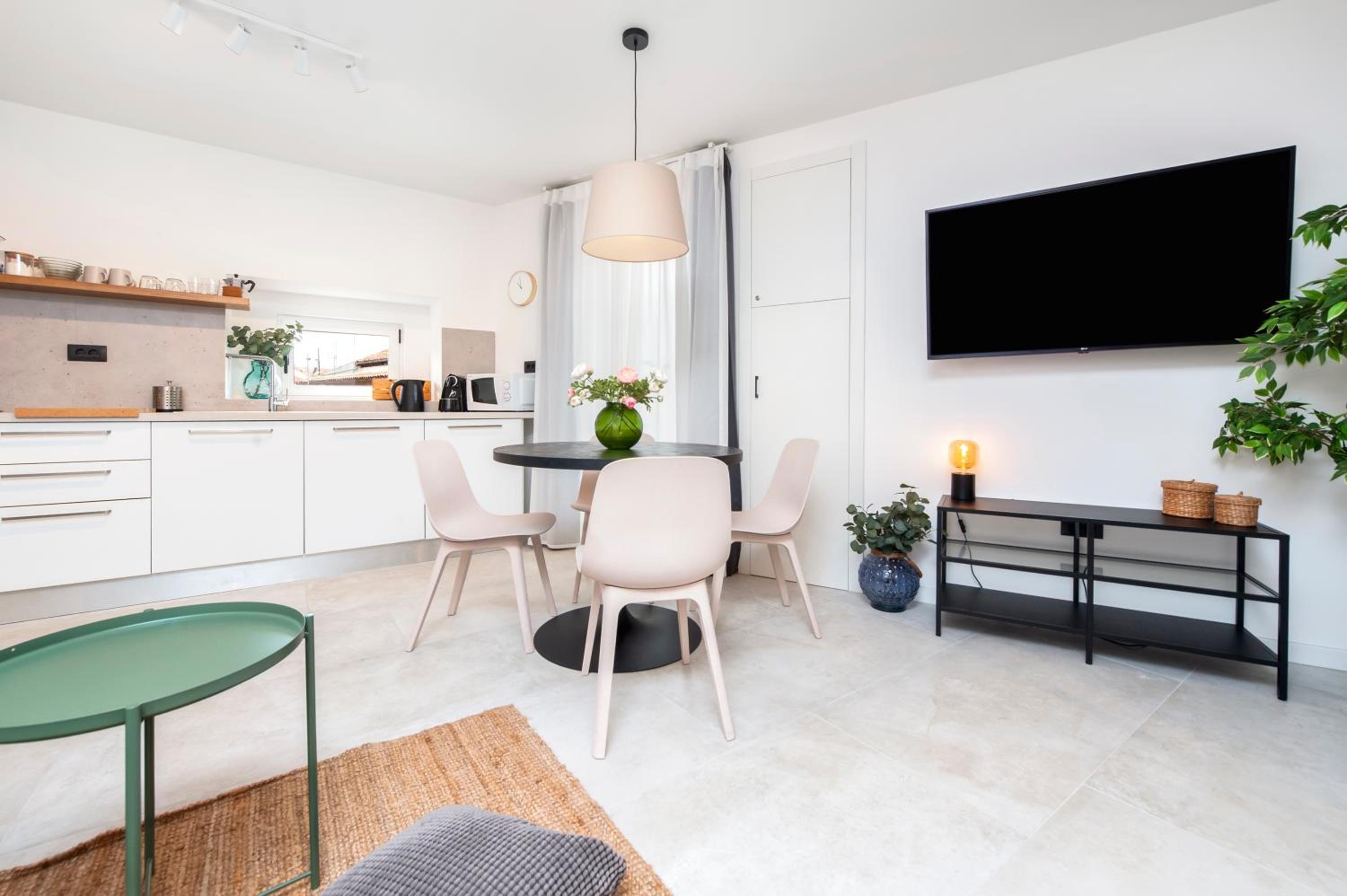 One-Bedroom Apartment - Photo 16