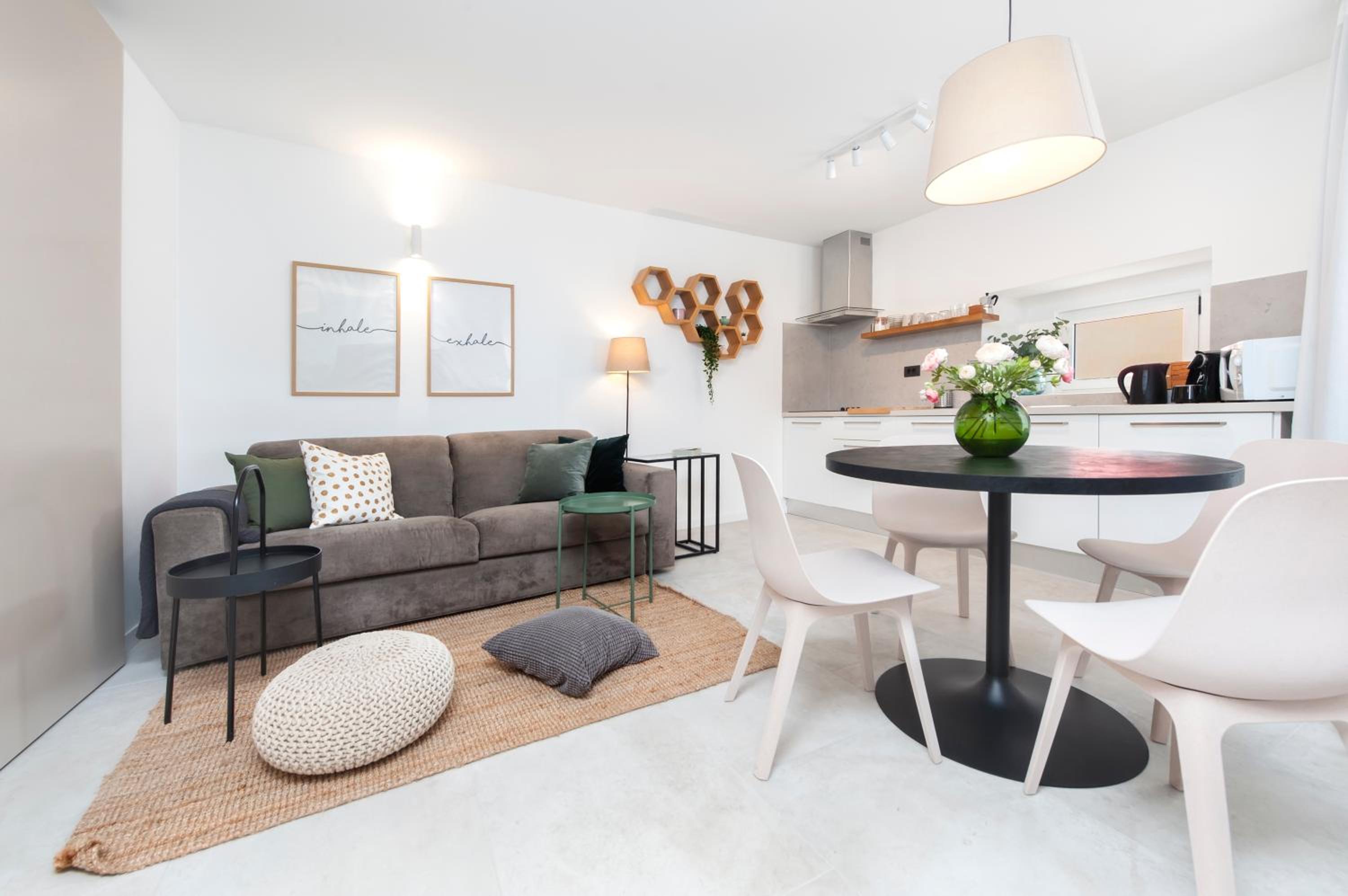 One-Bedroom Apartment - Photo 1