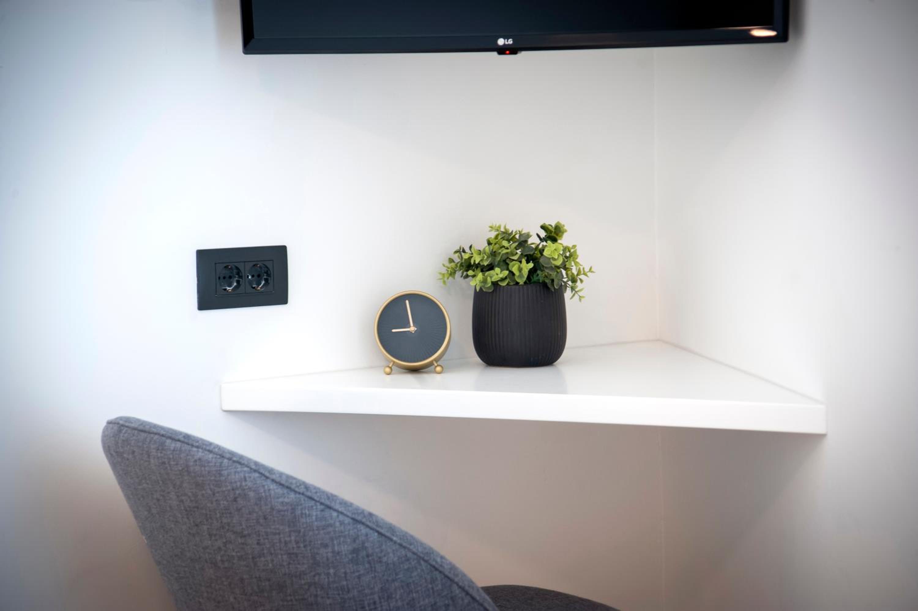 One-Bedroom Apartment - Photo 10