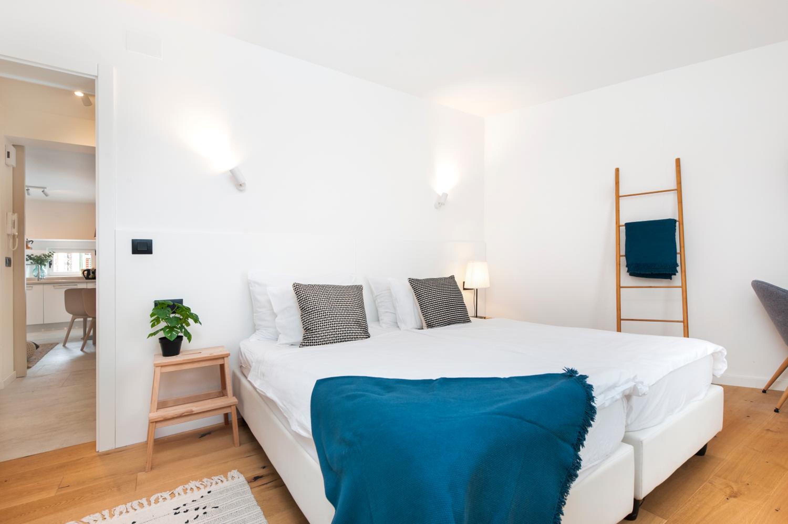 One-Bedroom Apartment - Photo 14