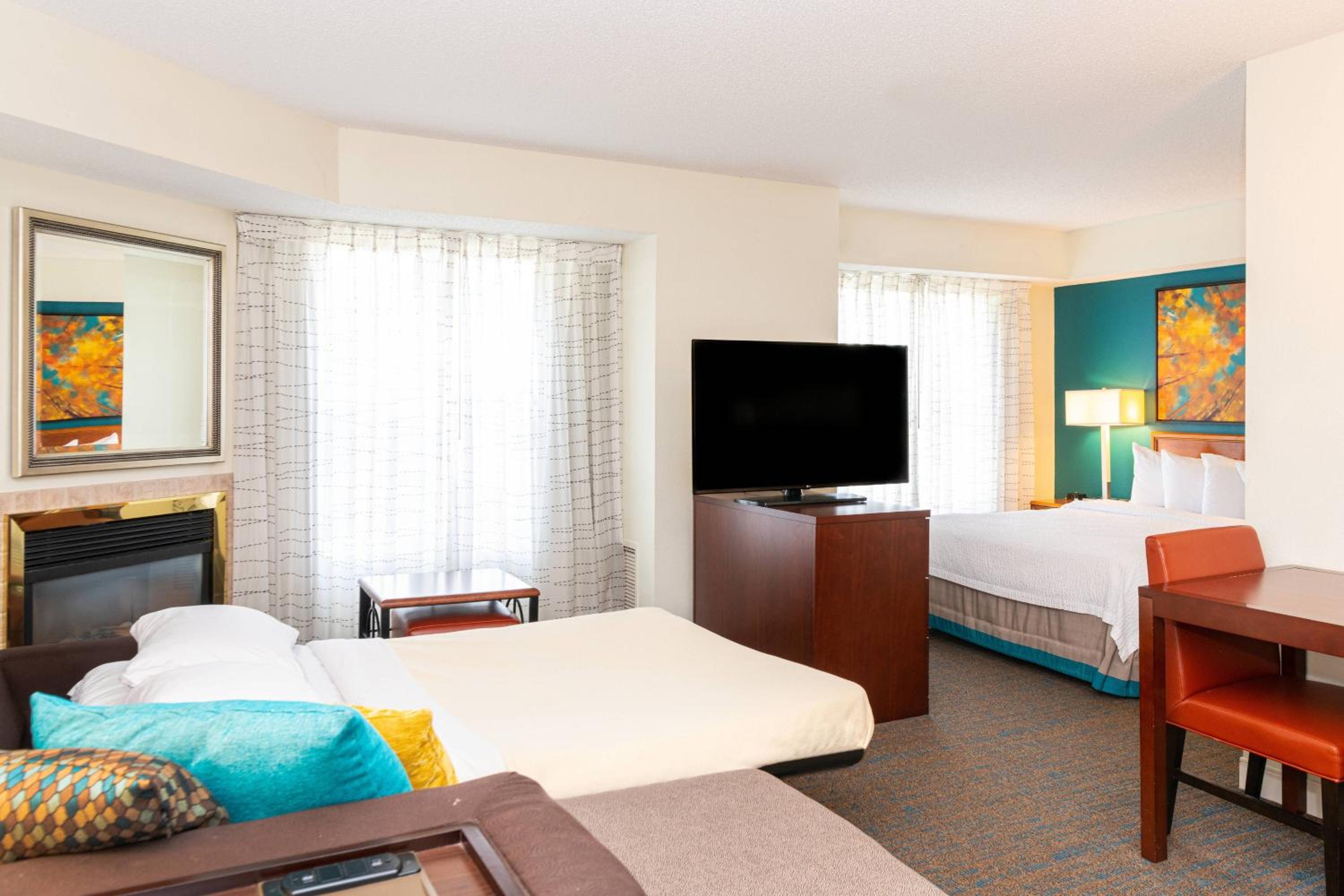 Pure Wellness Queen Studio Suite with Sofa Bed - Photo 4