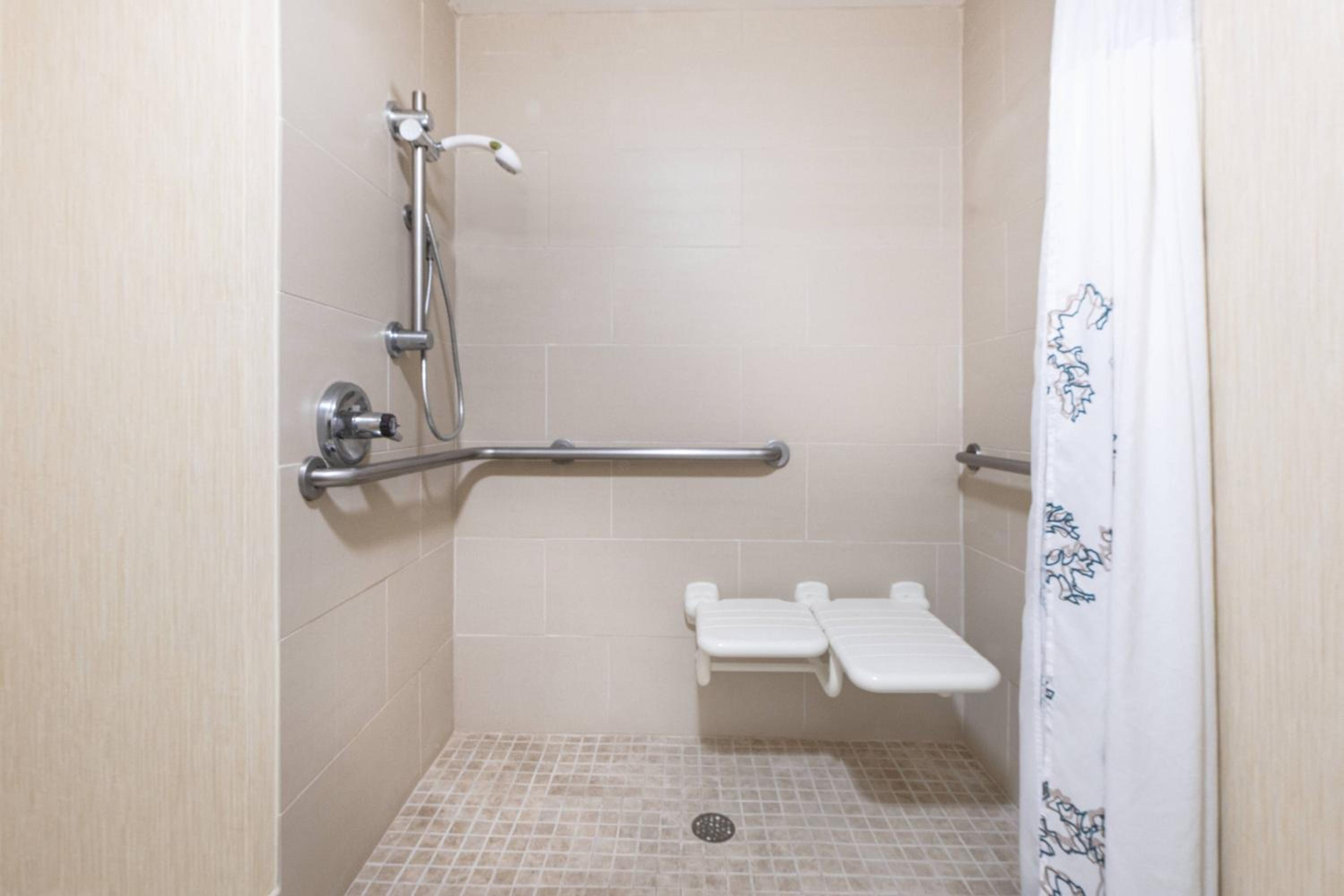 2 Bedroom Suite - Photo 2