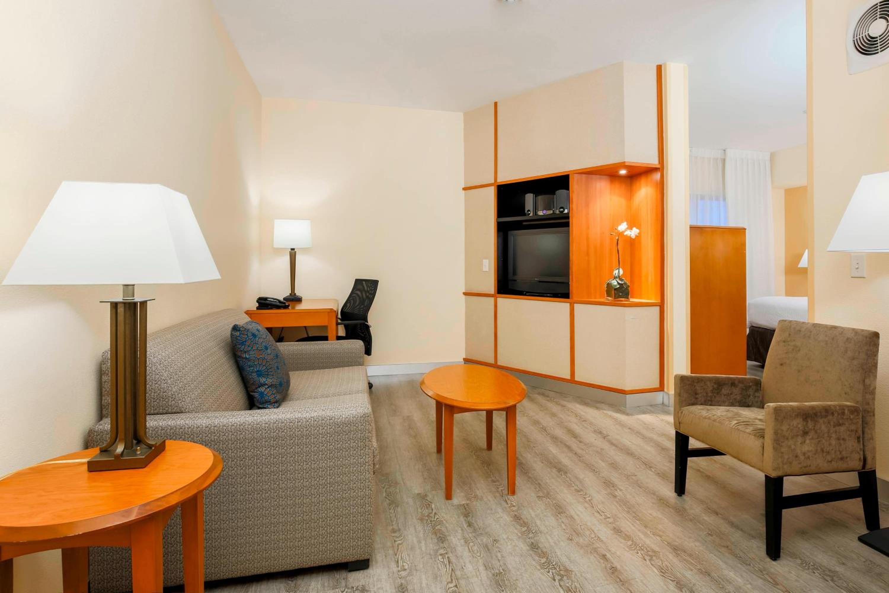 Studio, 1 King, Sofa bed, Whirlpool - Photo 1