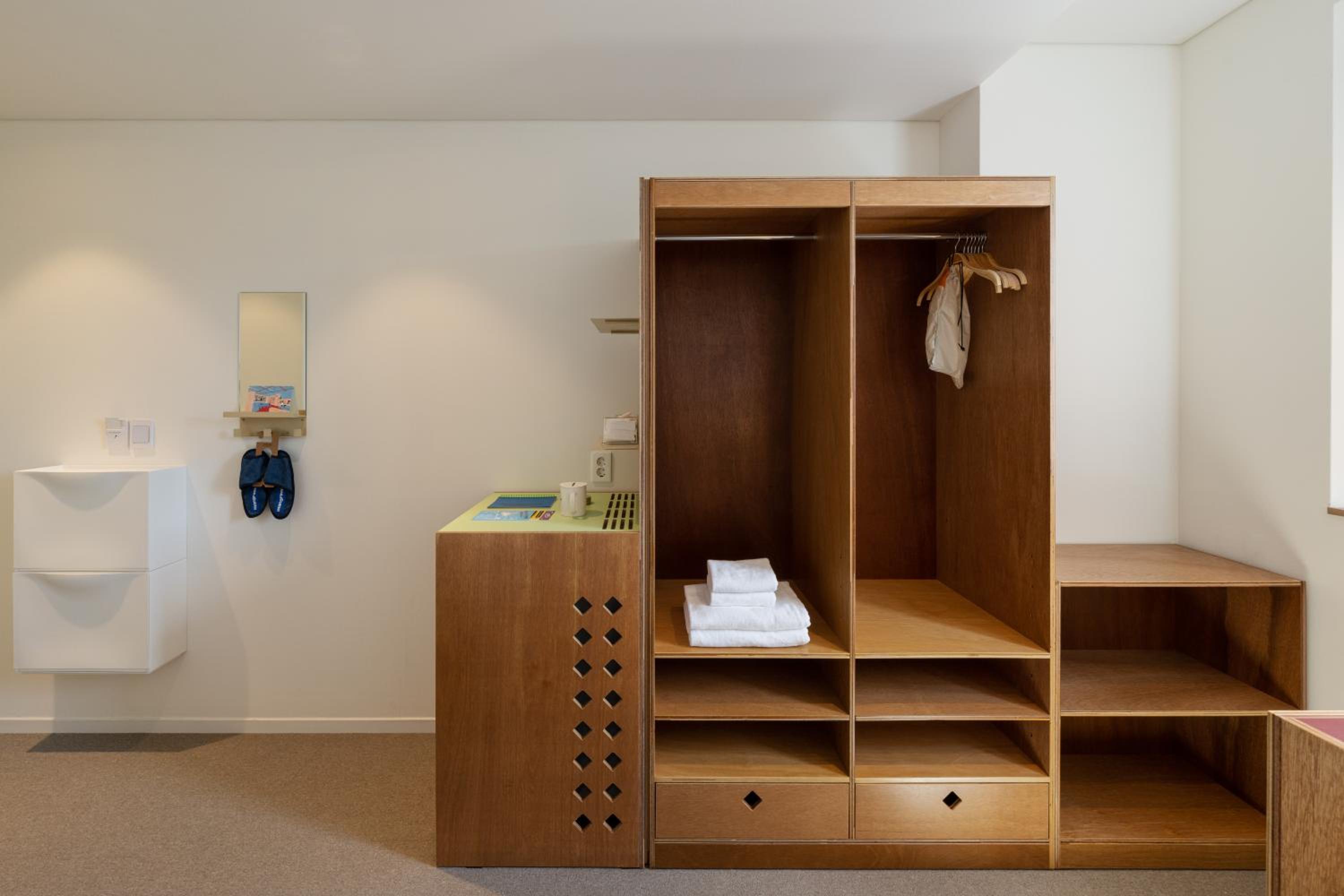 Budget Twin Room - Photo 3