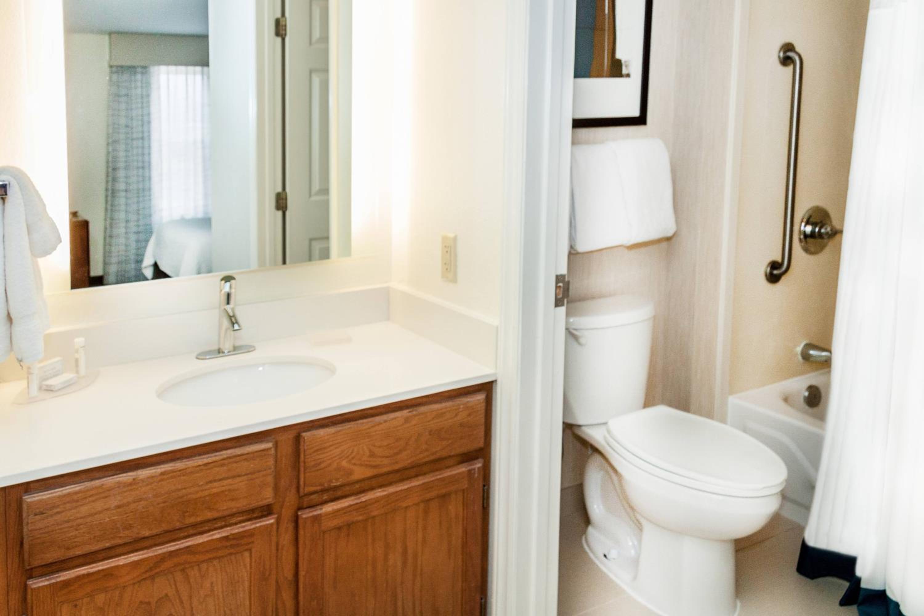 Two-Bedroom Suite - Photo 6