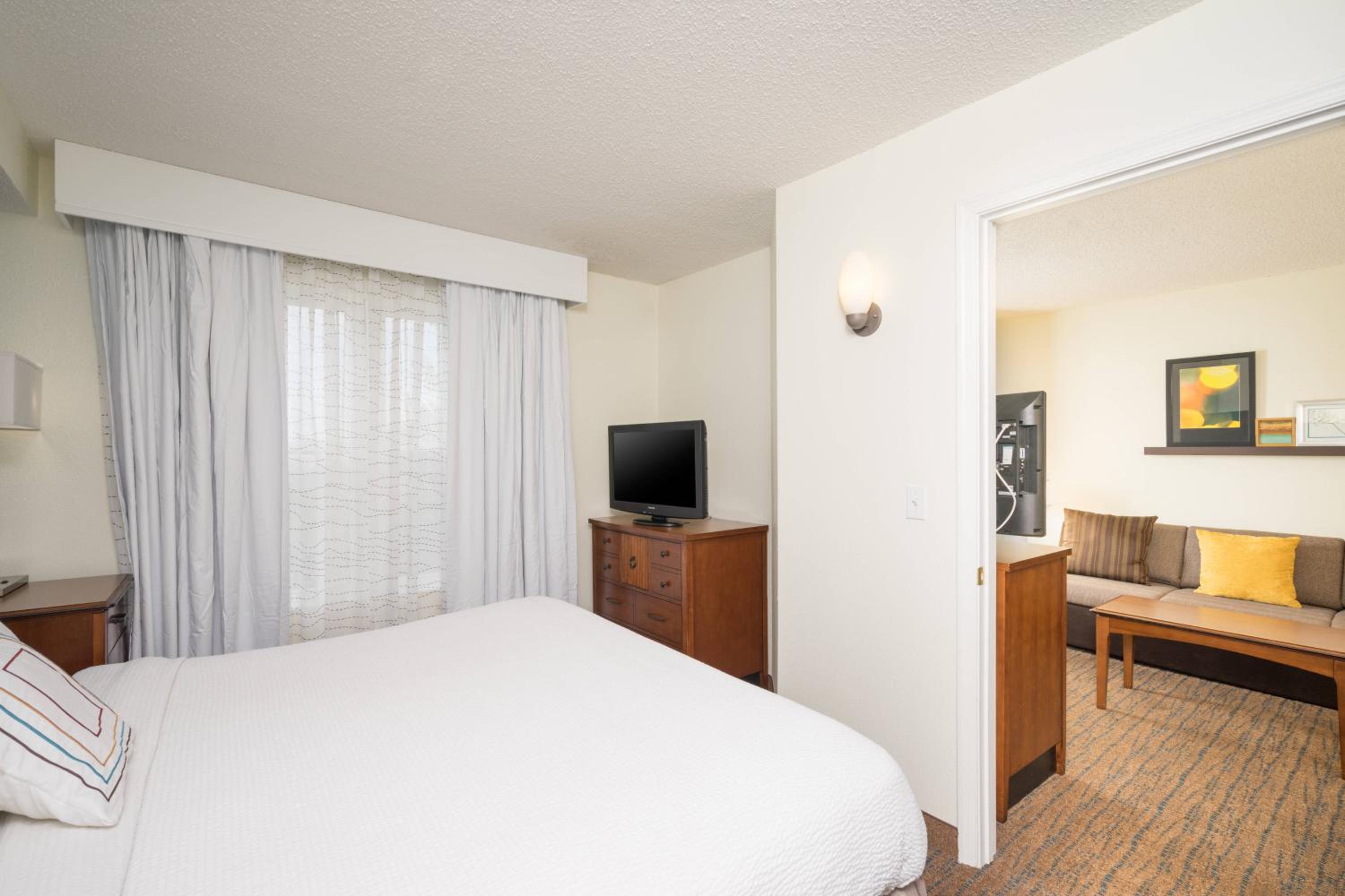 One-Bedroom King Suite with Sofa Bed - Photo 4
