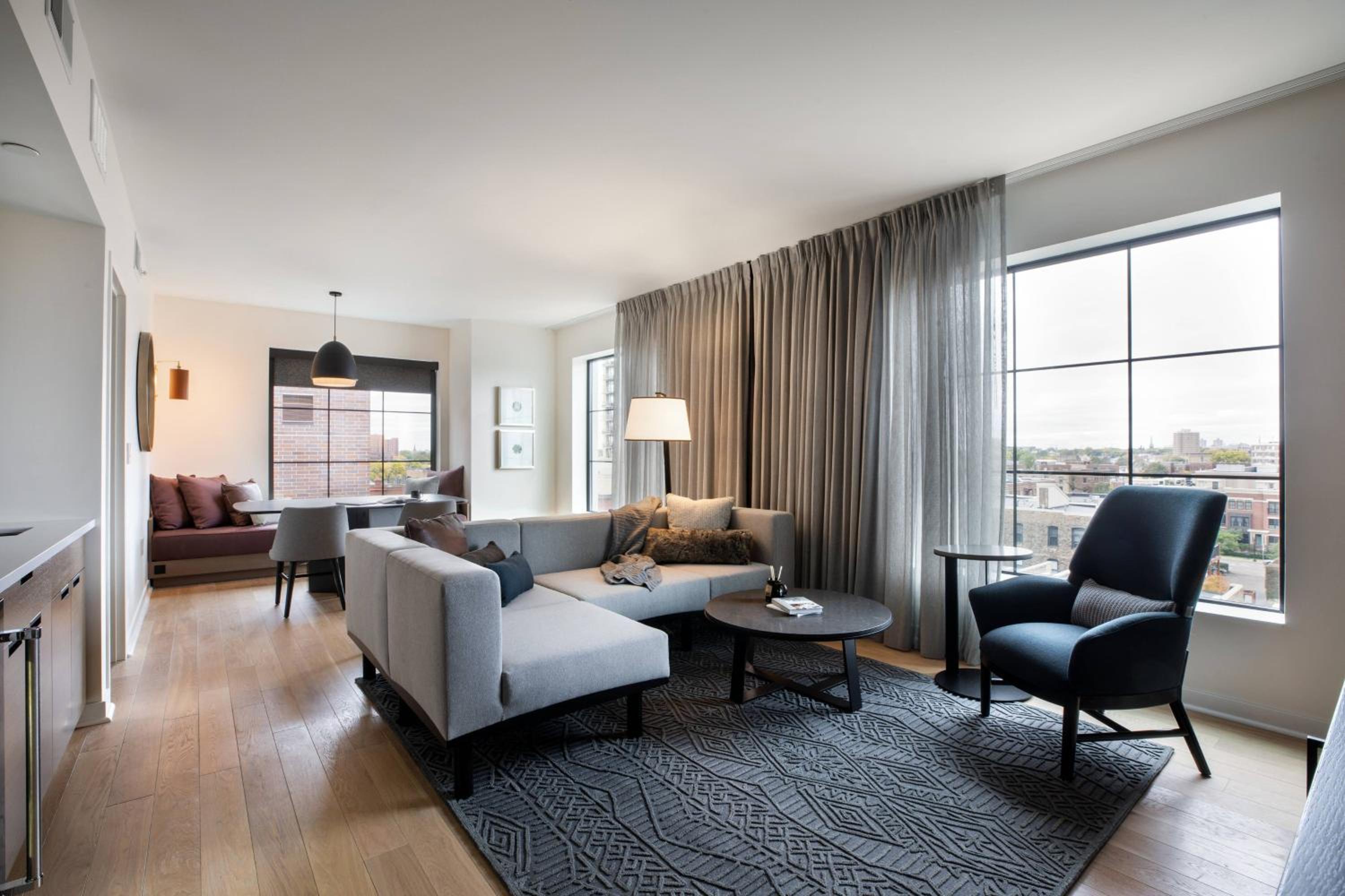 One-Bedroom King Suite  photo 2