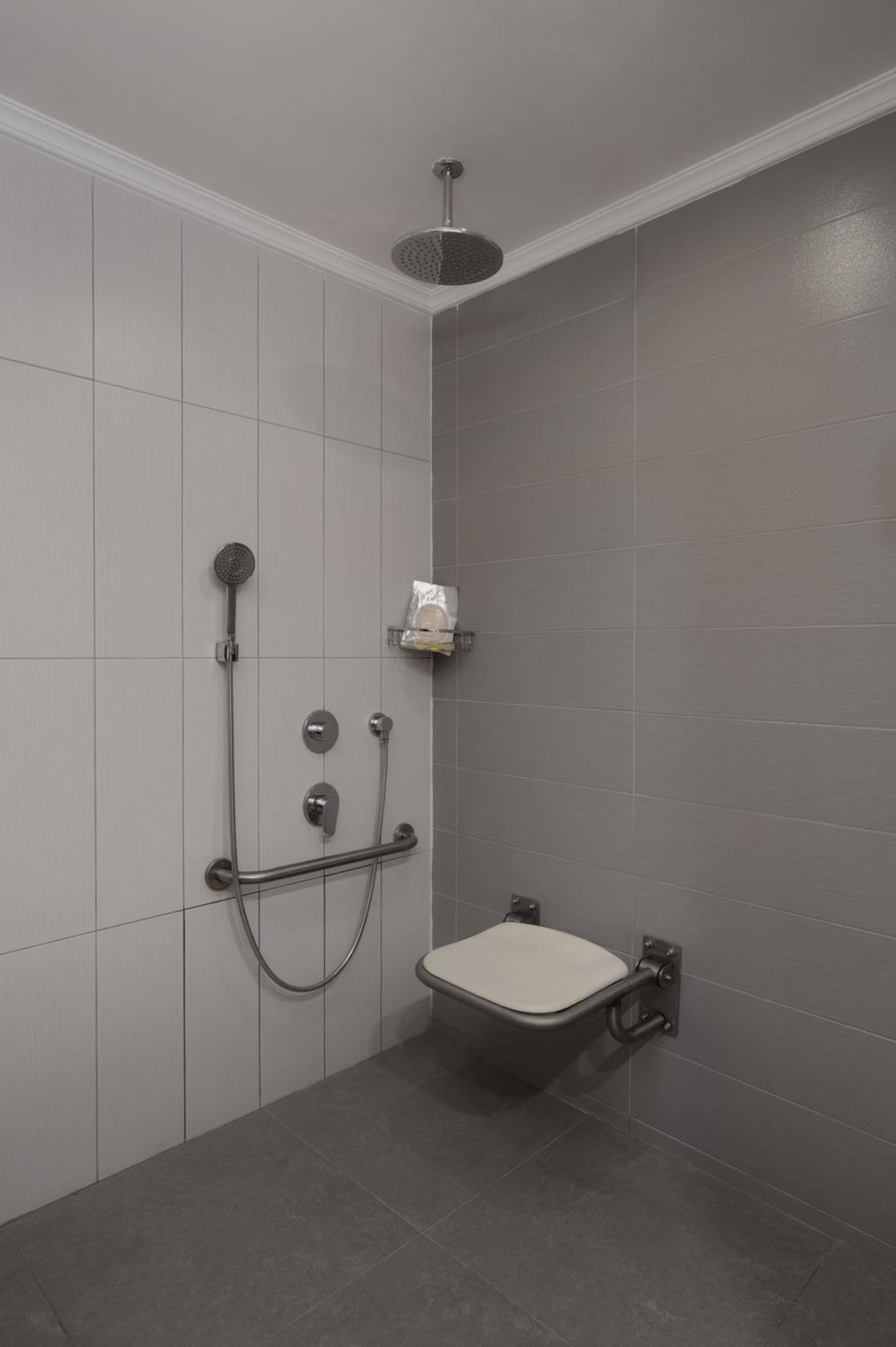 Twin Room - Mobility Access/Non-Smoking - Photo 4