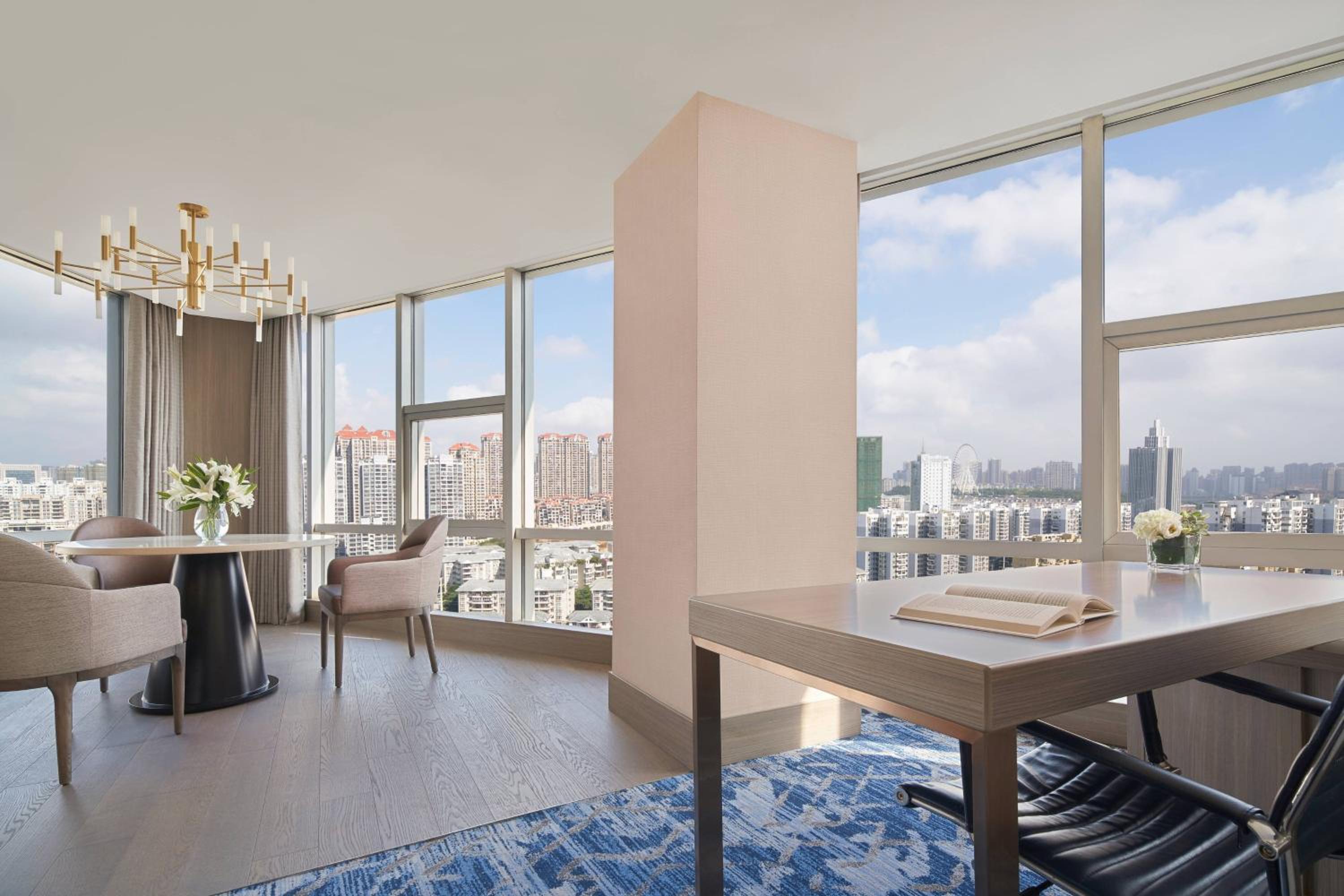 Deluxe Suite with Club Benefit photo 1