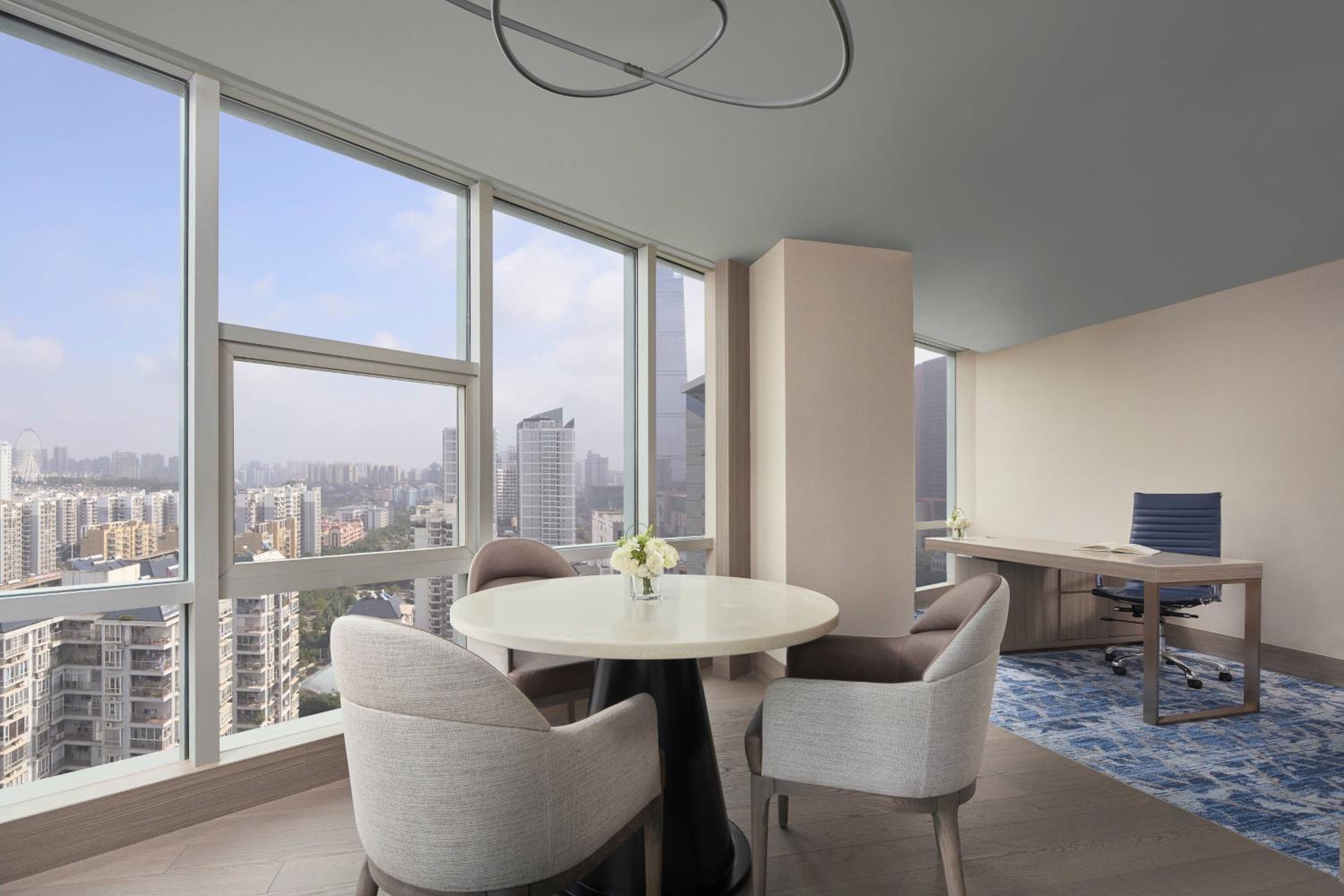 Deluxe Suite with Club Benefit photo 3