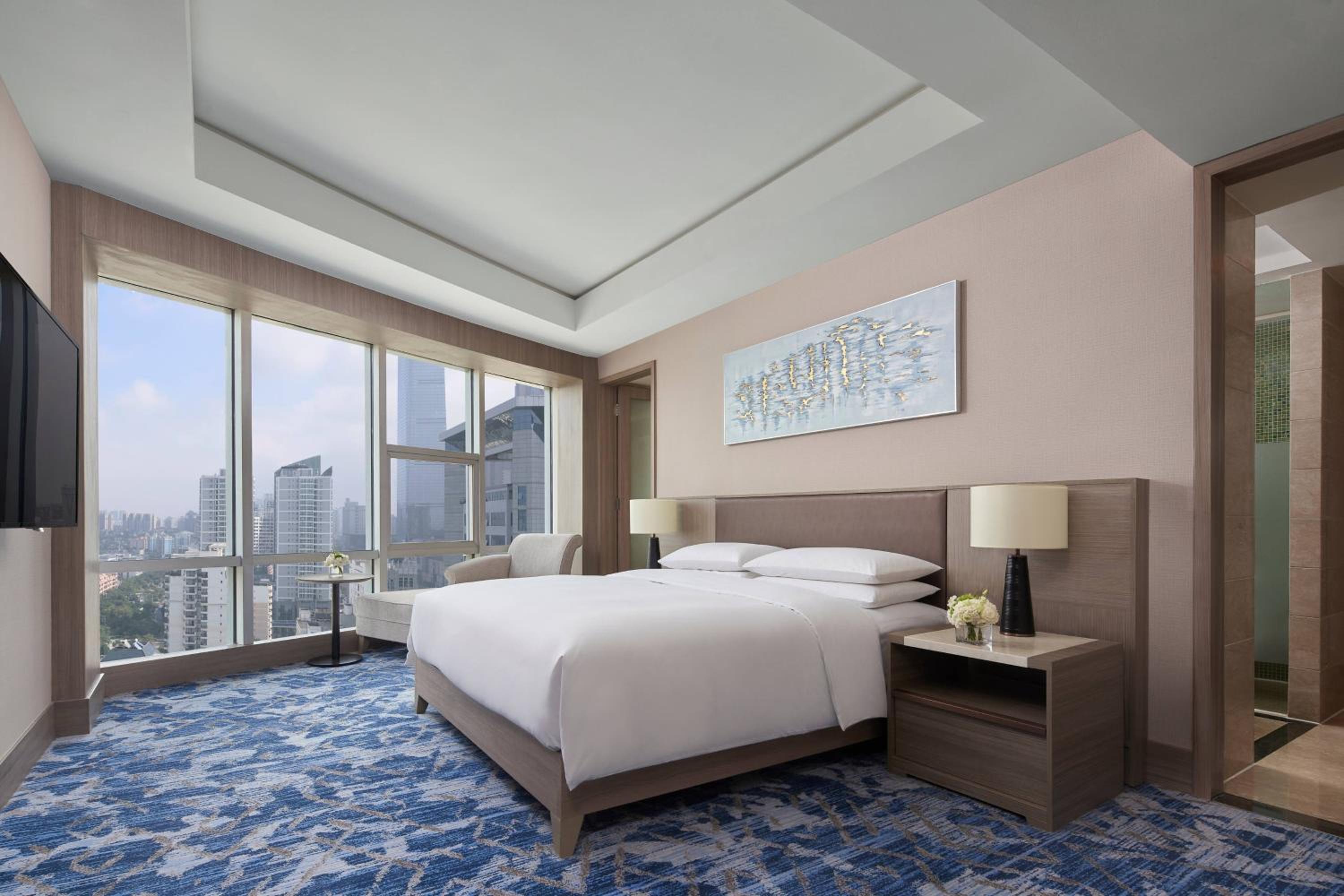 Executive Suite with Club Benefit