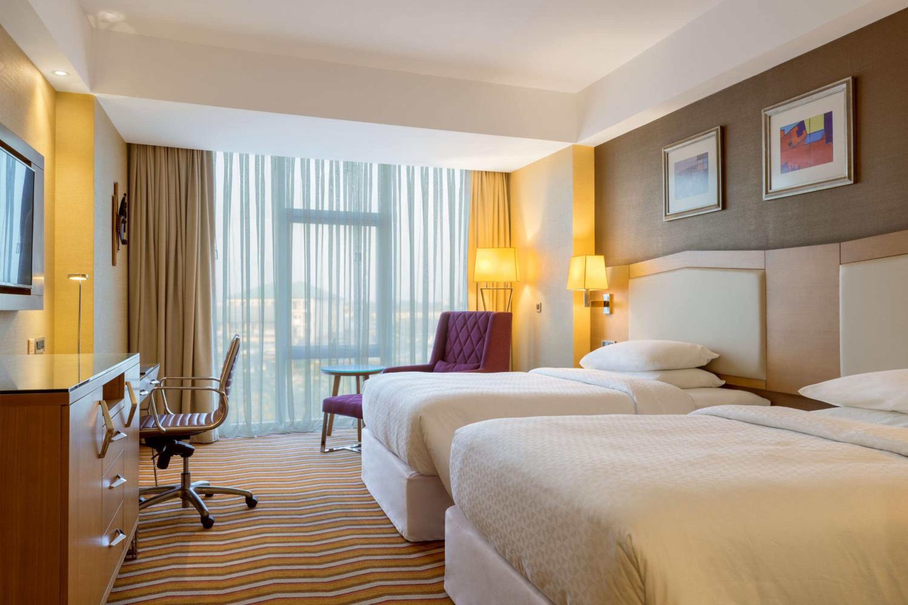 Large Double Room with Two Double Beds and City View - Photo 1