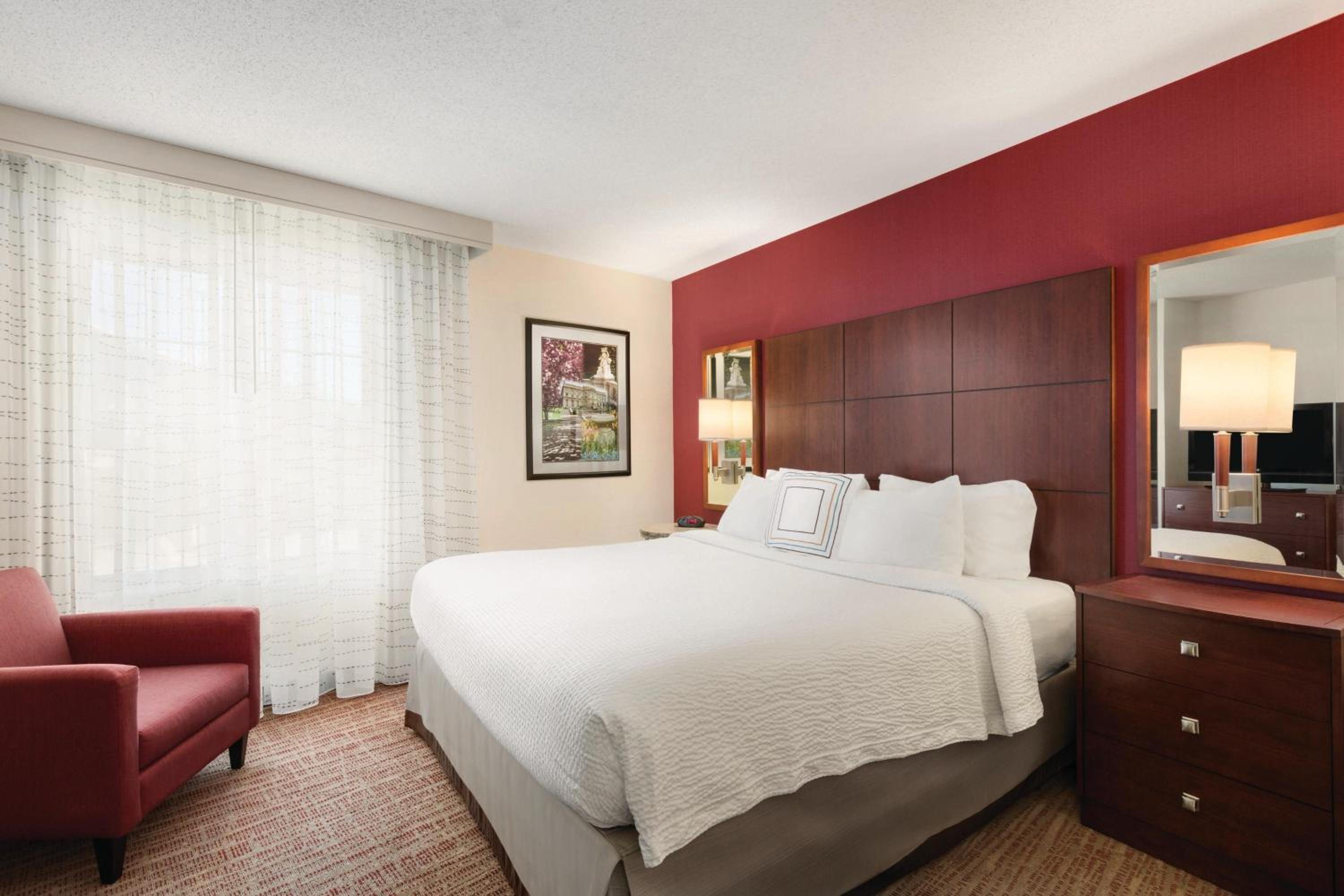 One-Bedroom King Suite with Sofa Bed - Photo 2