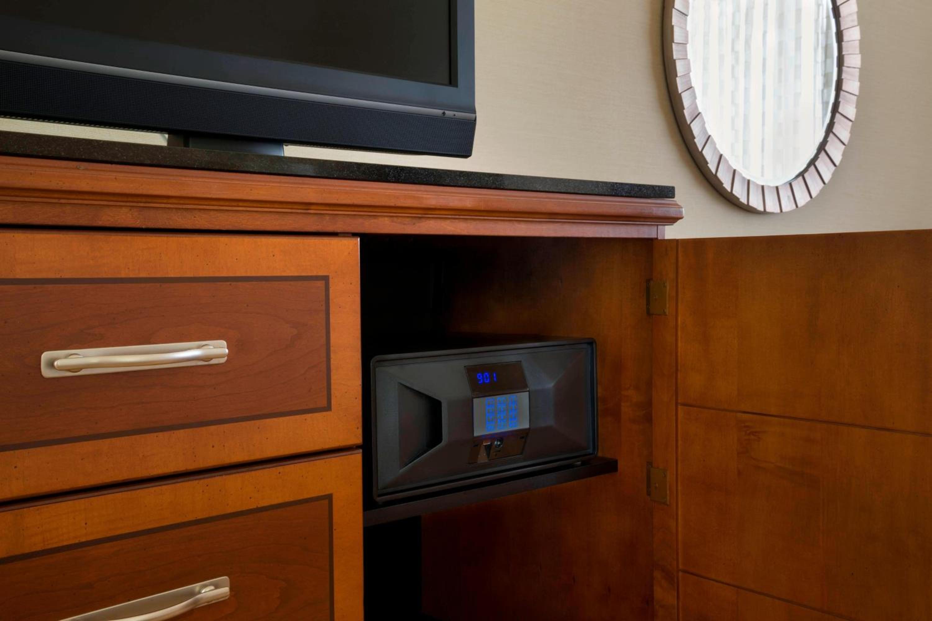 Corner King Room - Photo 2