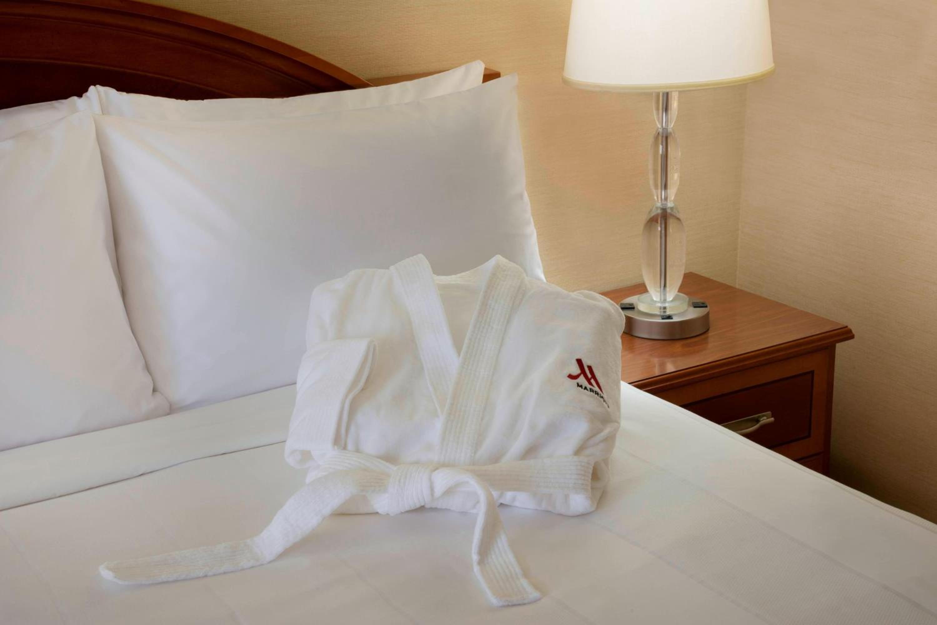 King Room - Concierge Level - Photo 4