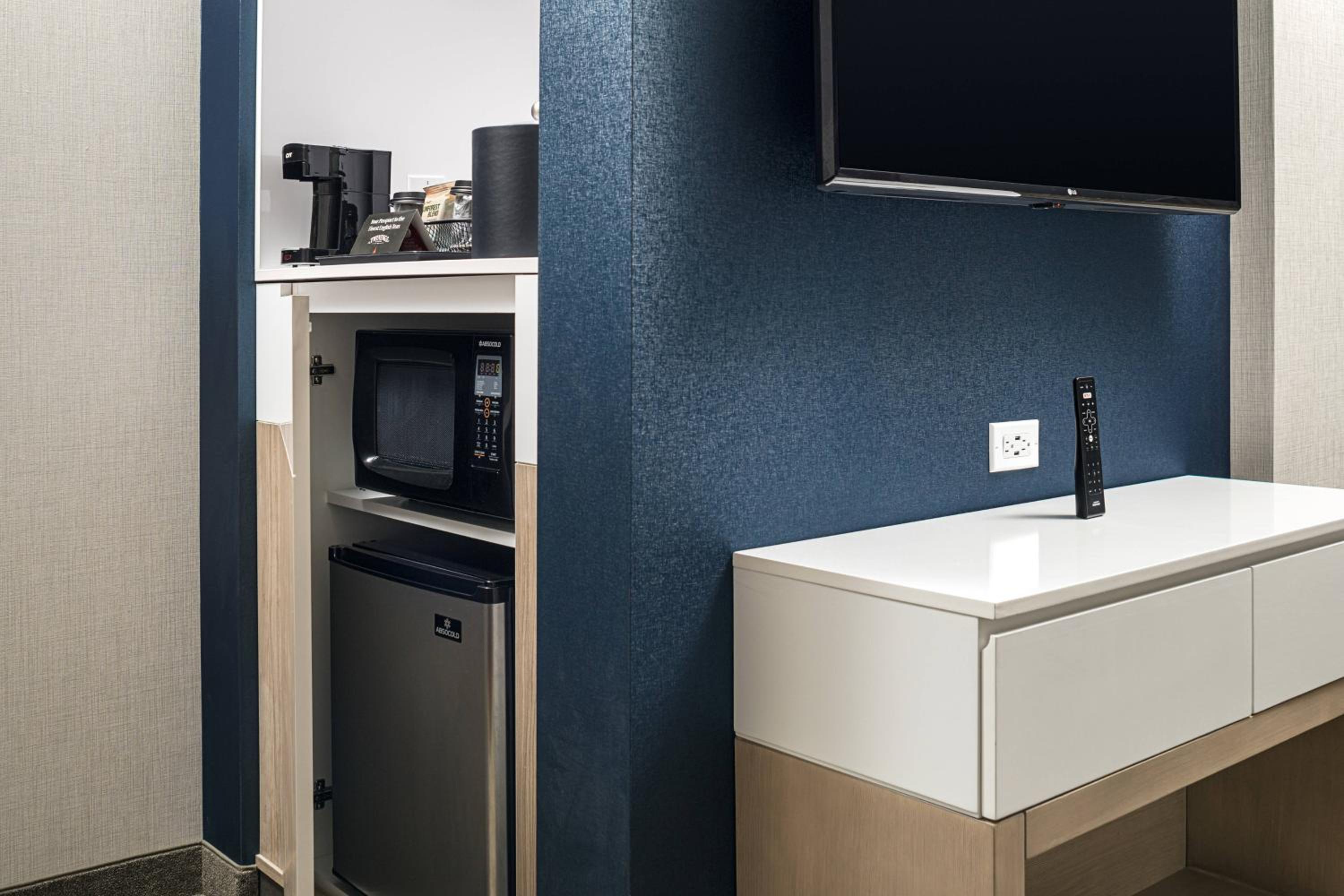 Studio with 1 King, Sofa bed - Photo 5