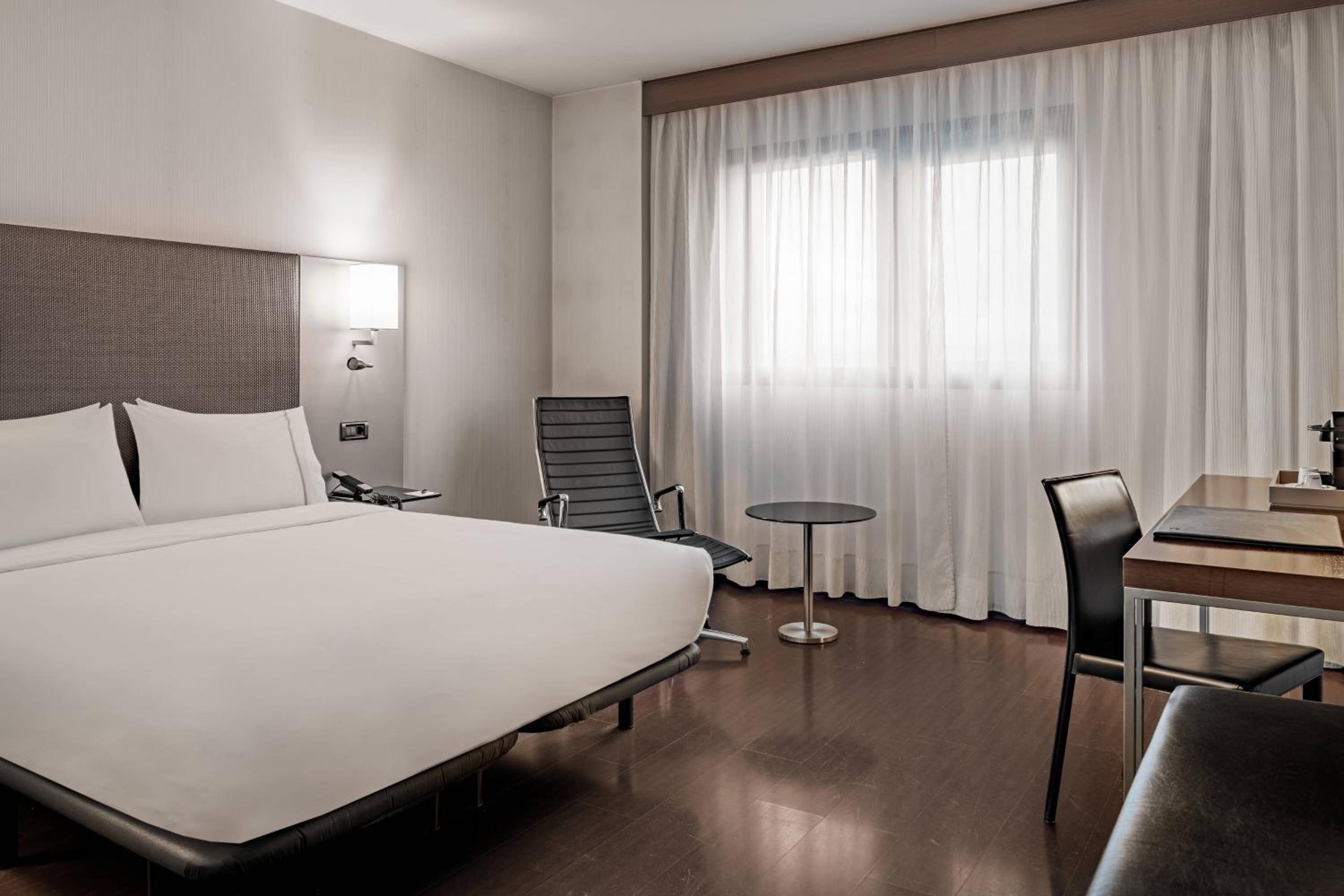 Standard Plus Queen Room - Photo 1