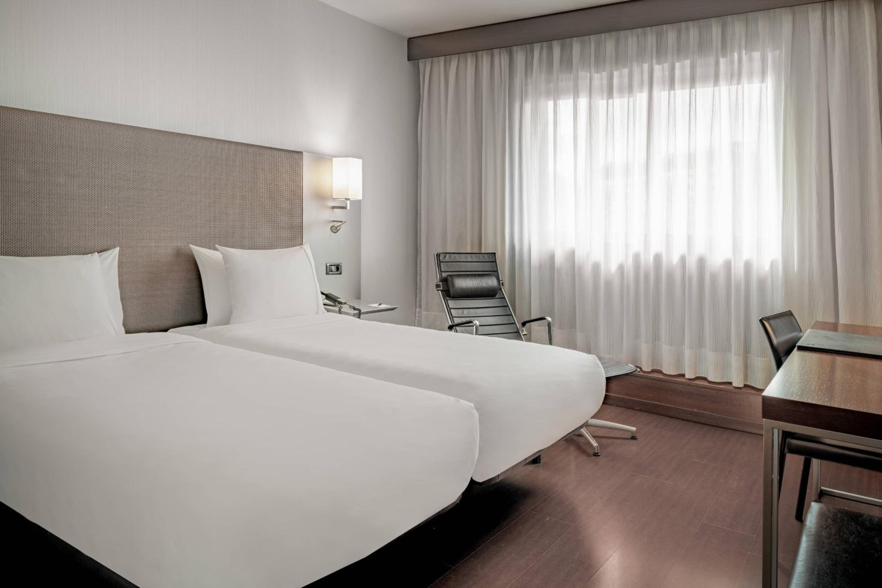 Standard Twin Room - Photo 1