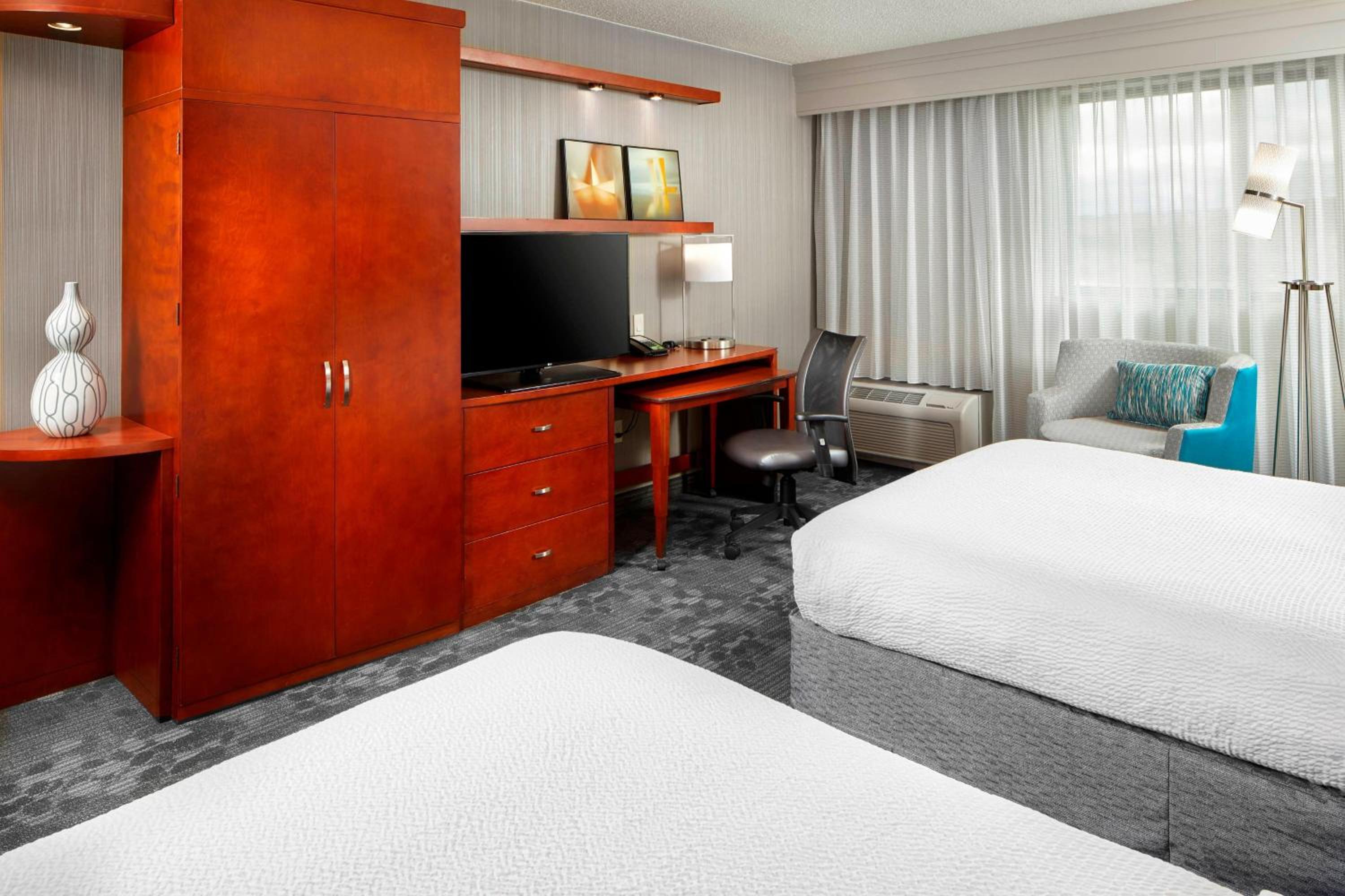 Queen Room with Two Queen Beds - Photo 1