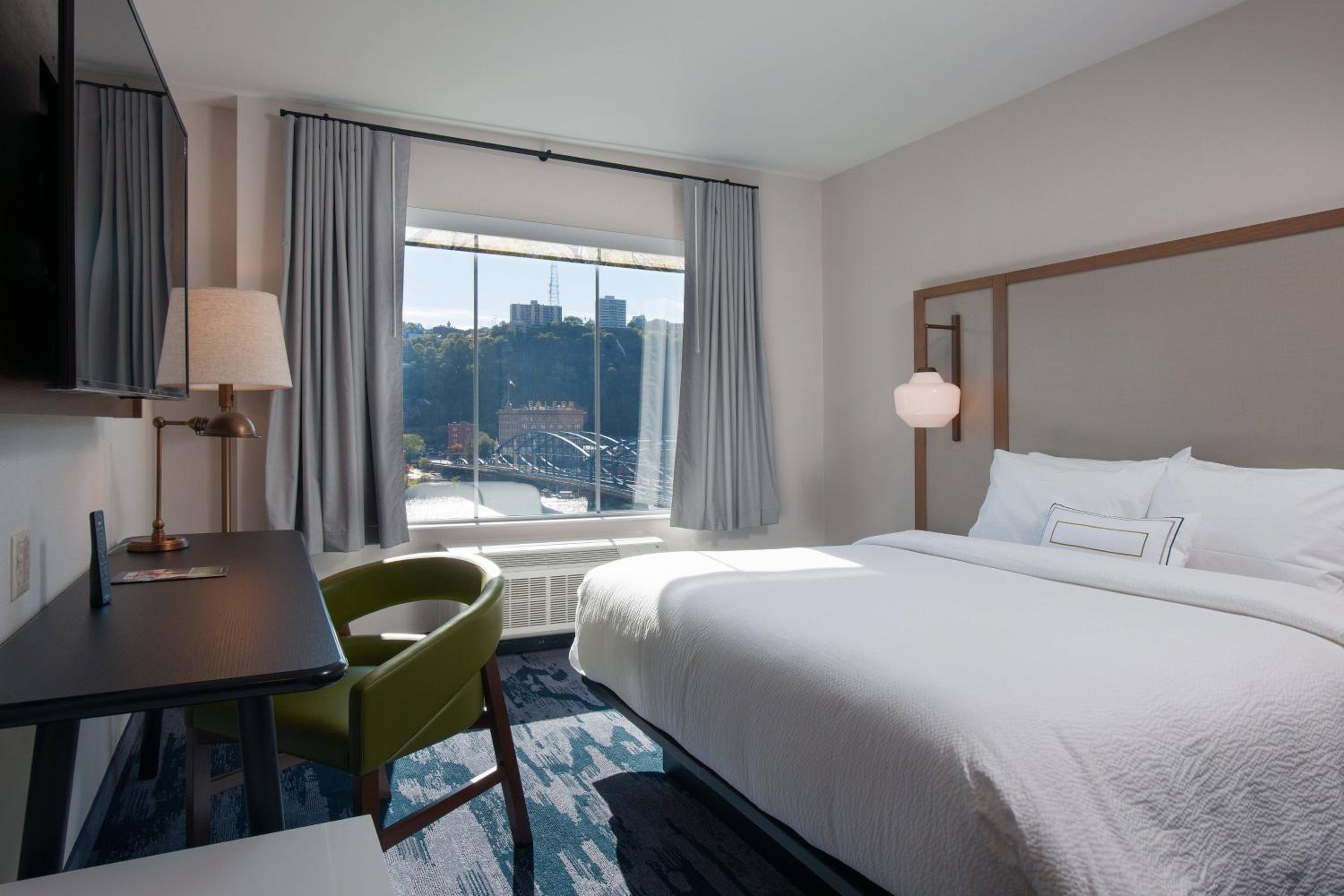 Larger Guest room, 1 King, Water view - Photo 1