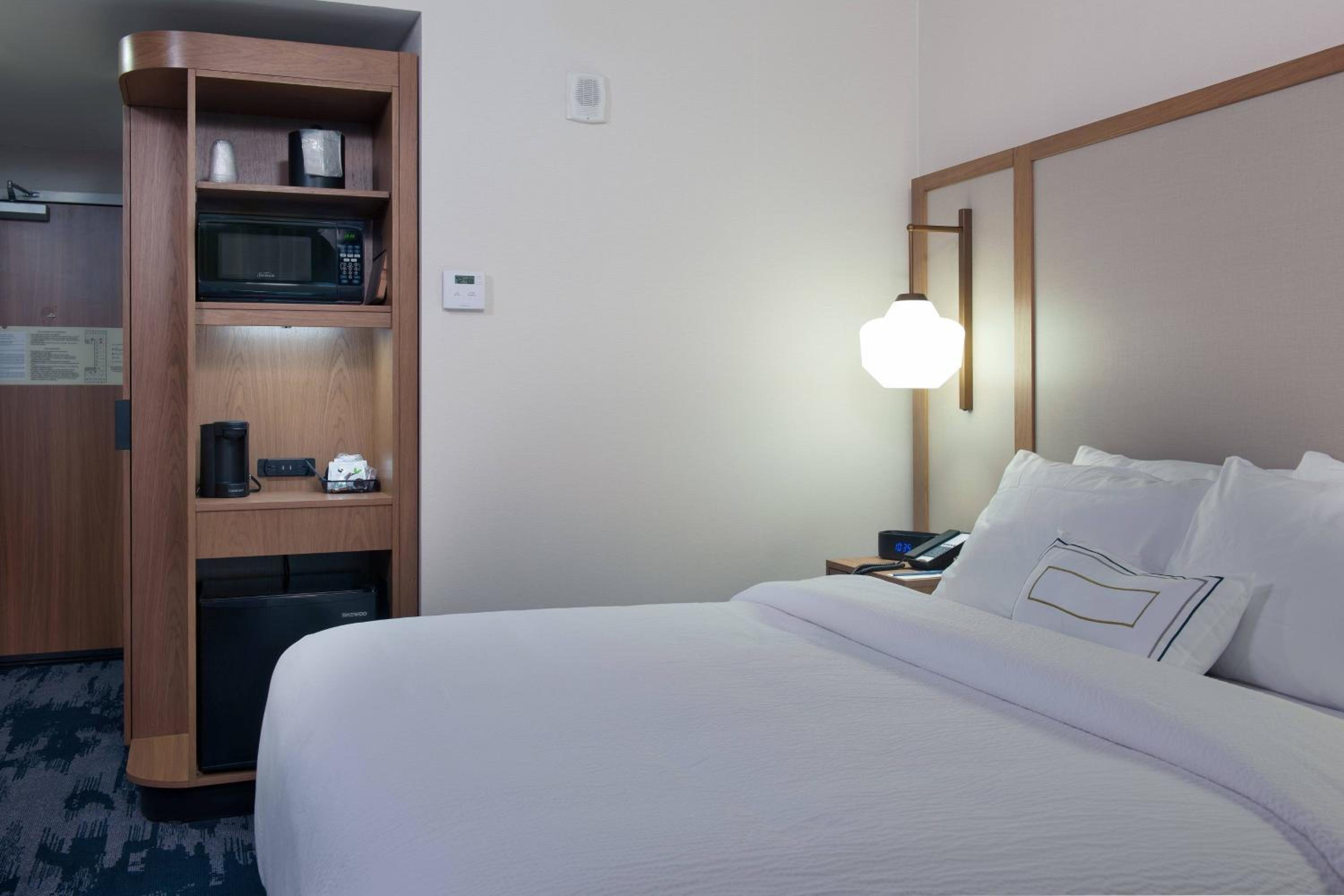 Guest Room, 1 King - Photo 1